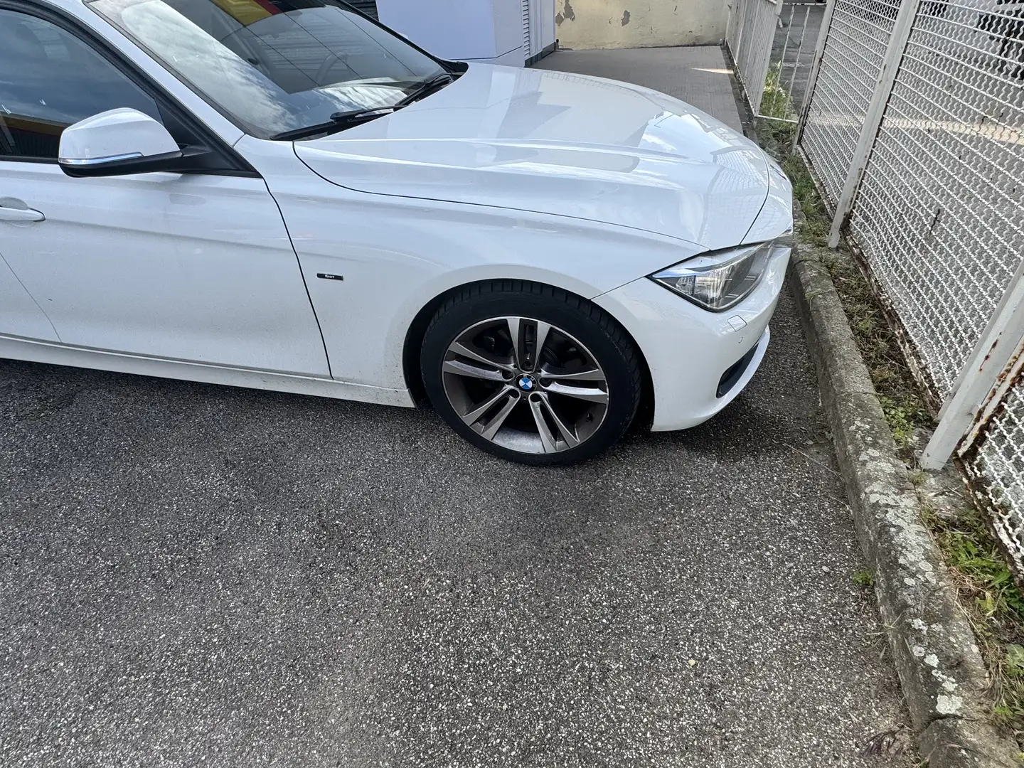 BMW 320 320d Touring Sport - 1