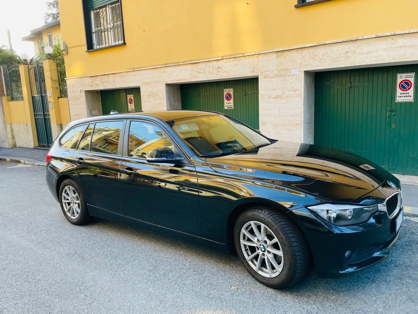 BMW 318 Serie 3 (F30/F31) 318d Touring Fekete - 2