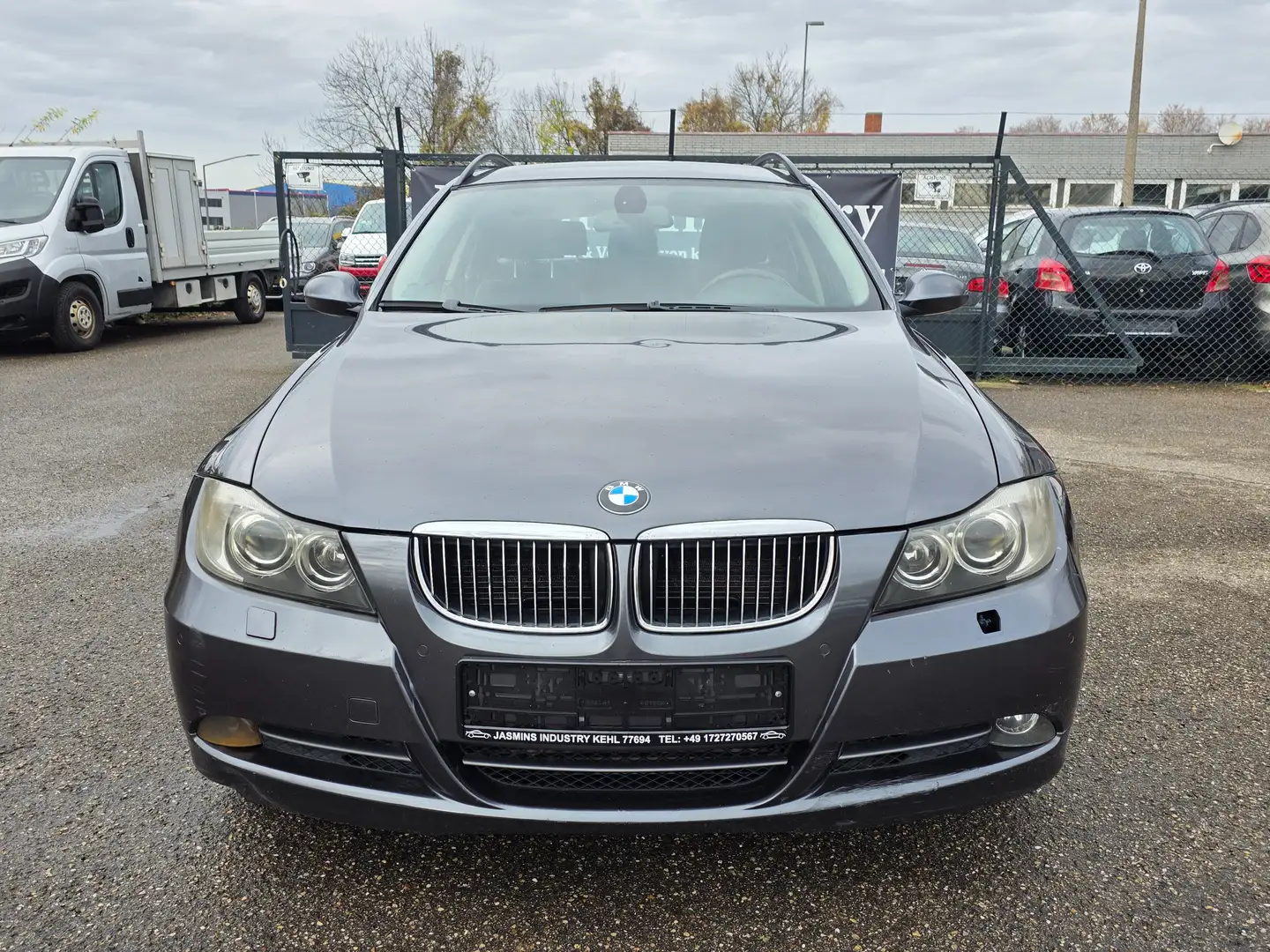 BMW 330 330d xDrive Xenon Leder Anhängerkupplung Grau - 2