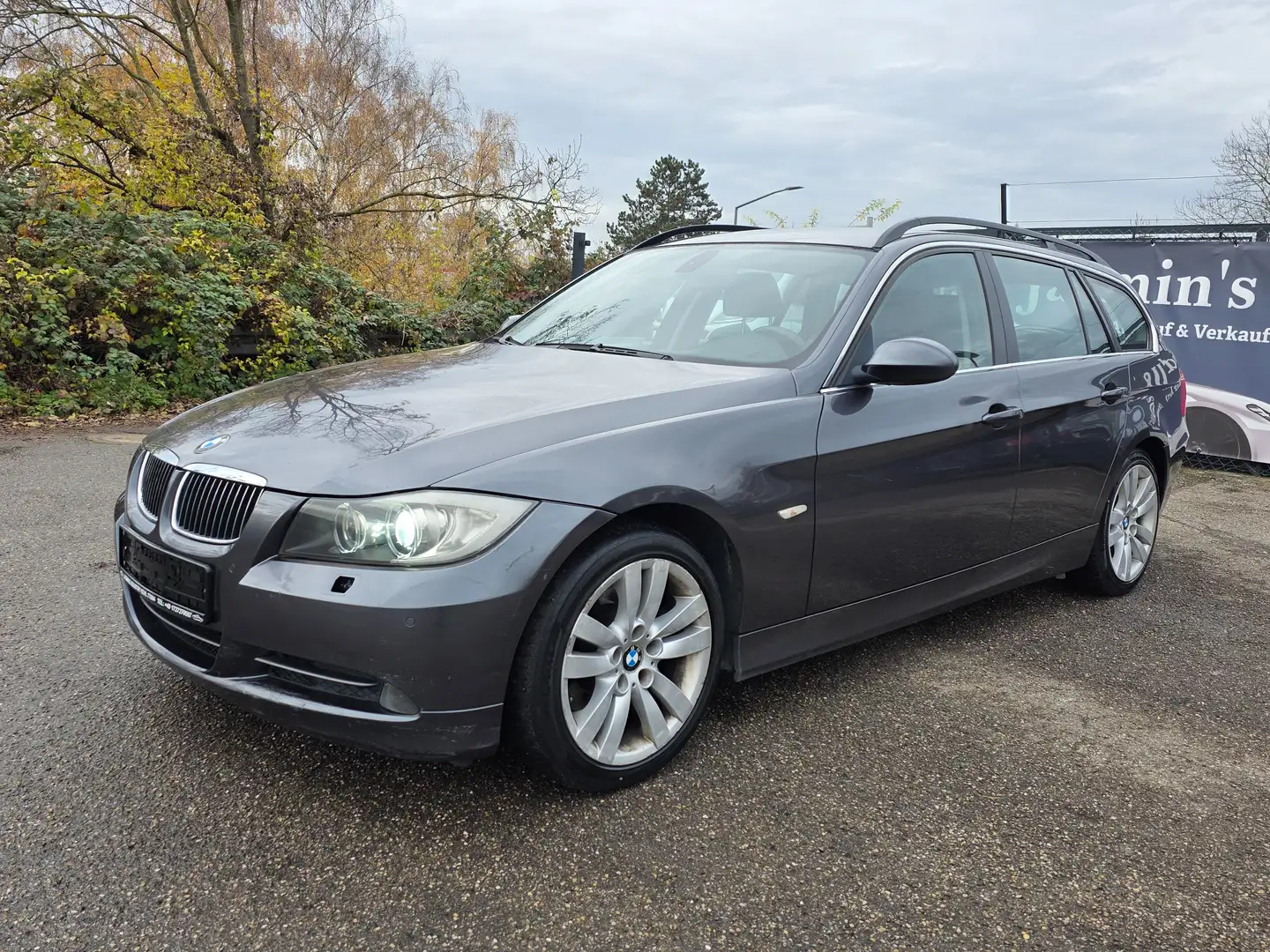 BMW 330 330d xDrive Xenon Leder Anhängerkupplung Grau - 1