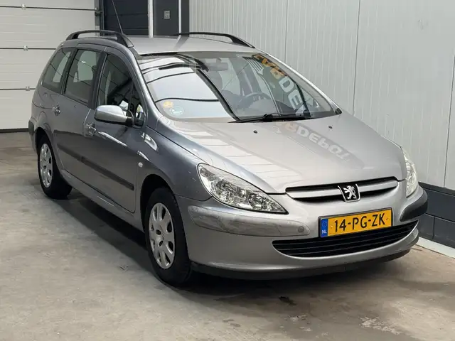 Peugeot 307 view 3