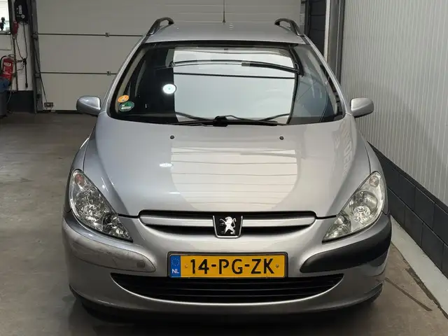 Peugeot 307 view 2