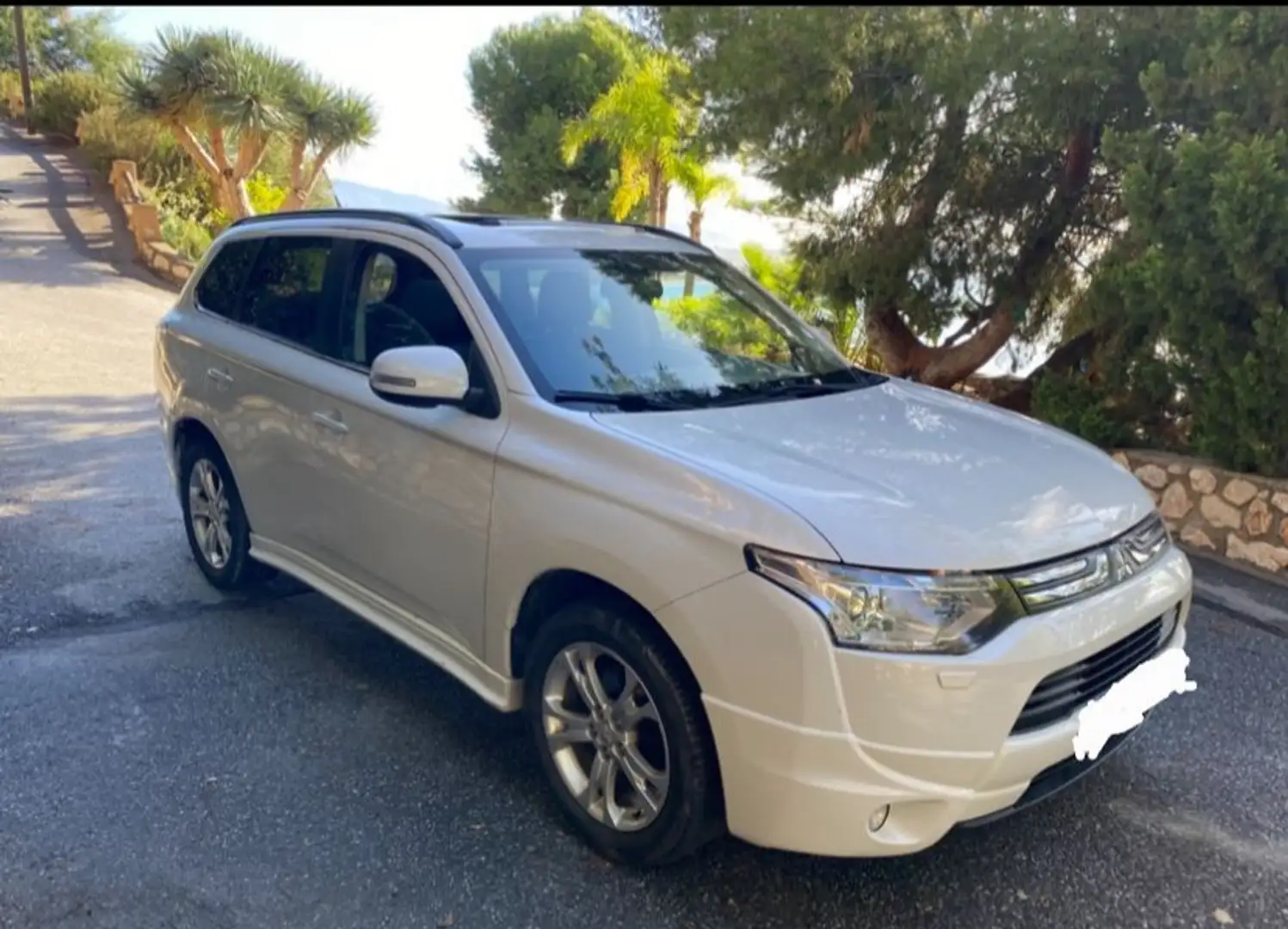 Mitsubishi Outlander 220DI-D Motion 4WD Blanco - 2