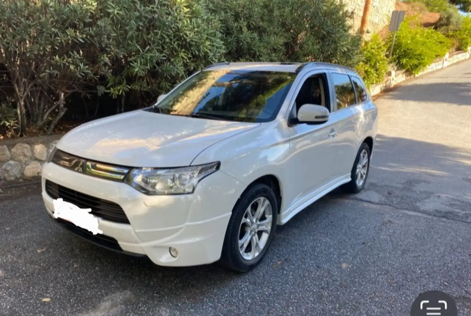 Mitsubishi Outlander 220DI-D Motion 4WD Blanco - 1