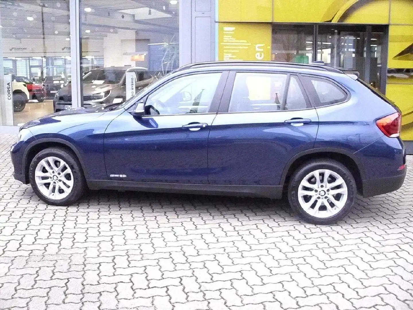 BMW X1 Baureihe 20 i sDrive Blau - 2