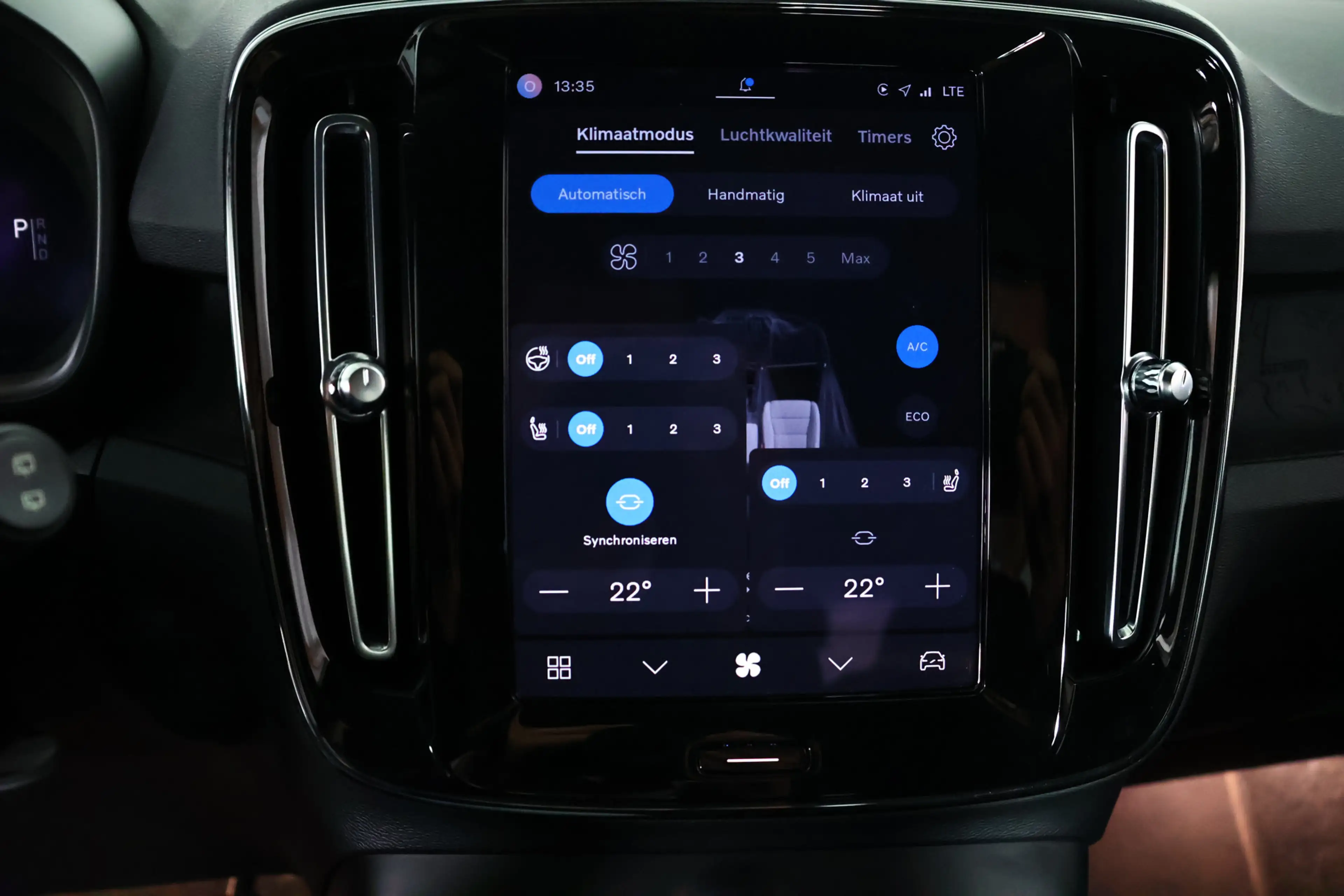 Volvo XC40 Recharge Plus 70 kWh / Navigatie / Pilot Assist / — photo 26
