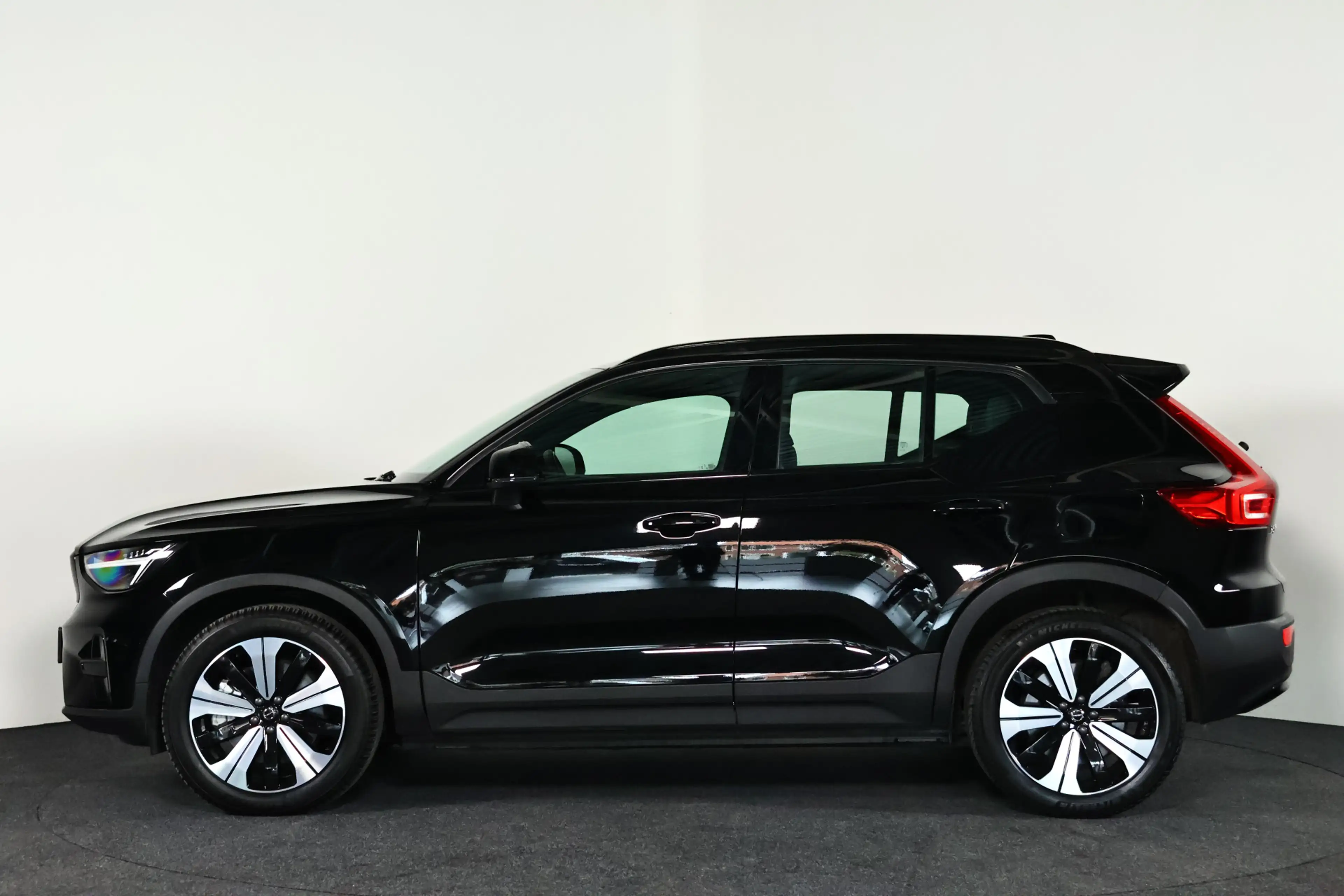 Volvo XC40 Recharge Plus 70 kWh / Navigatie / Pilot Assist / — photo 29