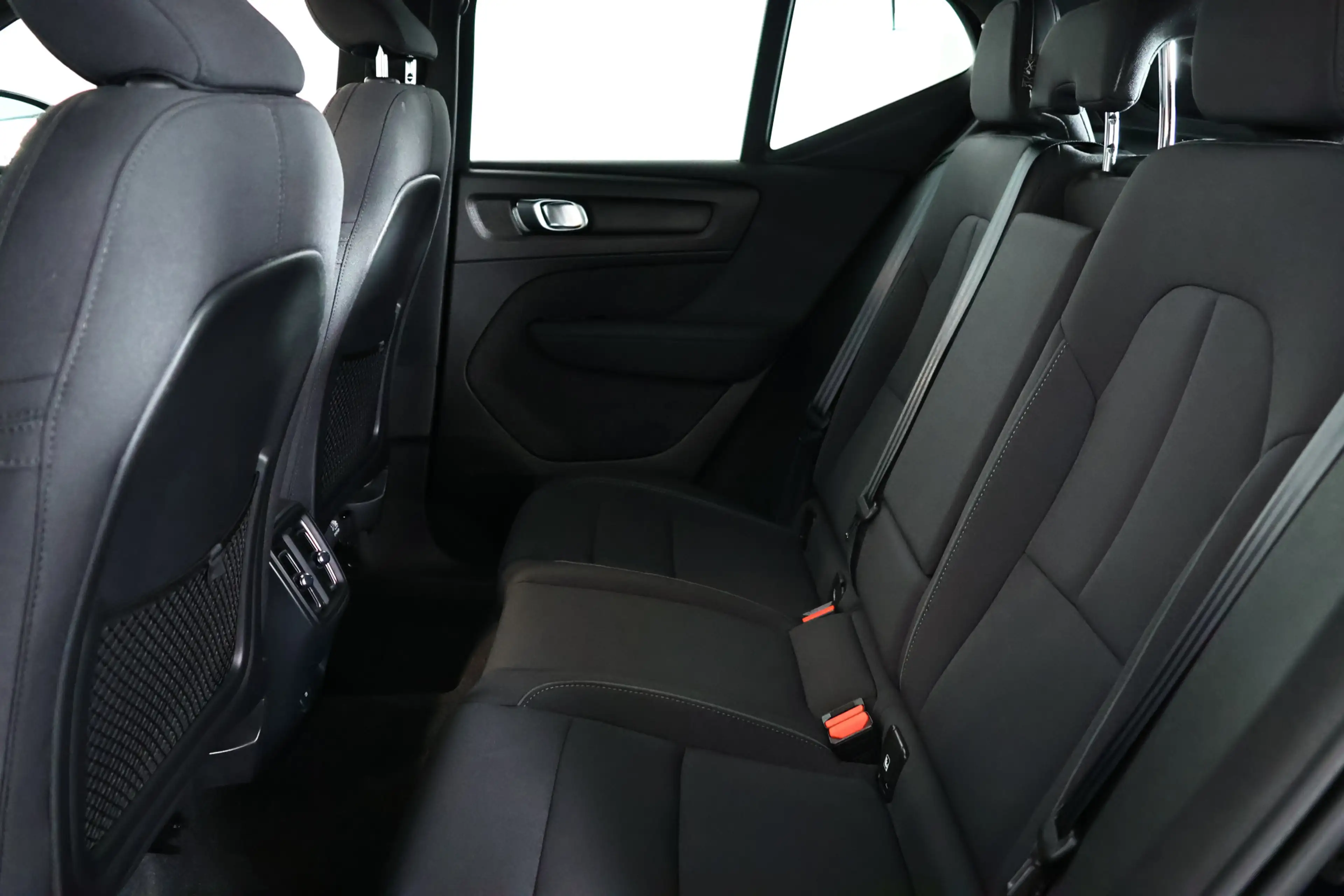 Volvo XC40 Recharge Plus 70 kWh / Navigatie / Pilot Assist / — photo 12
