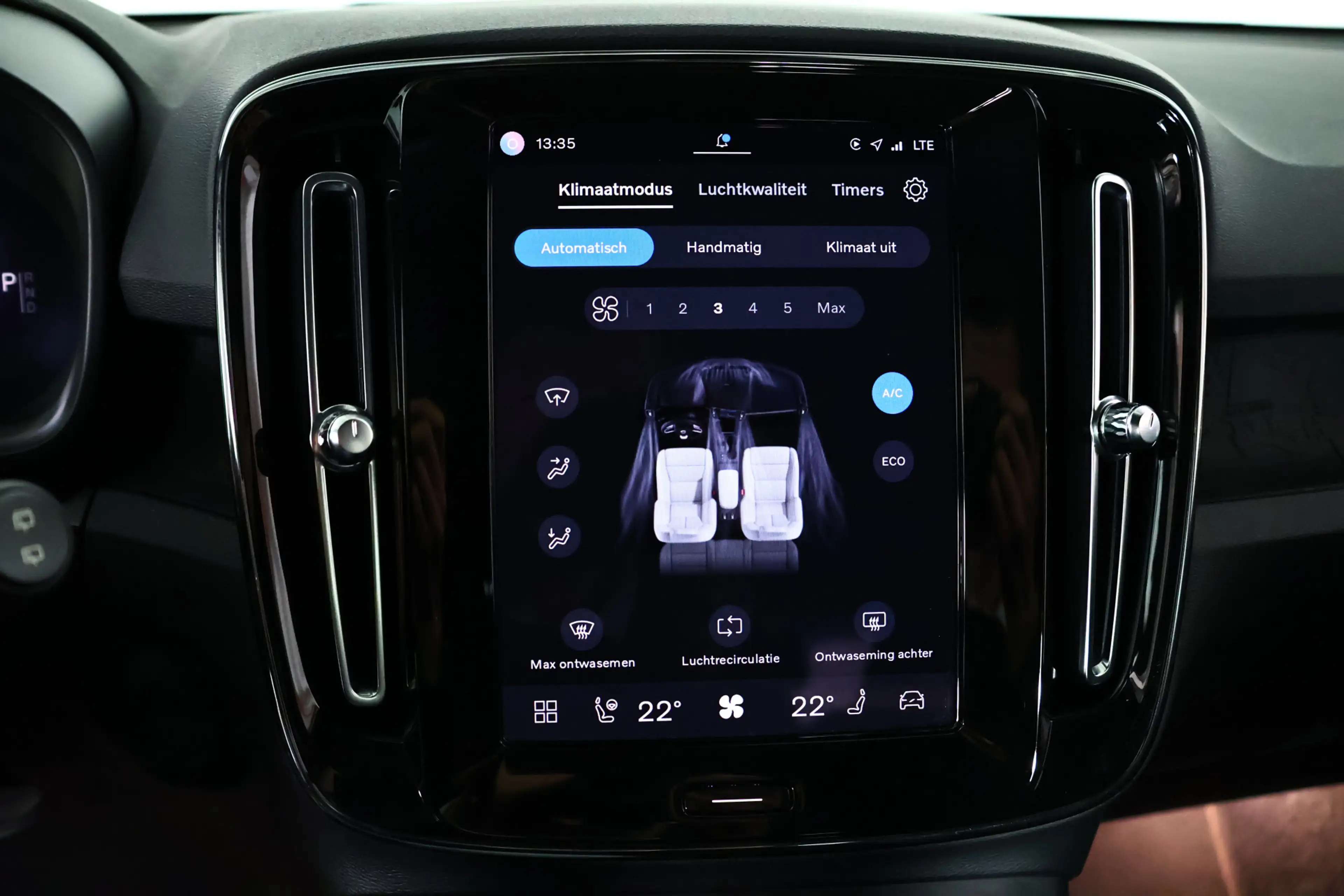 Volvo XC40 Recharge Plus 70 kWh / Navigatie / Pilot Assist / — photo 27