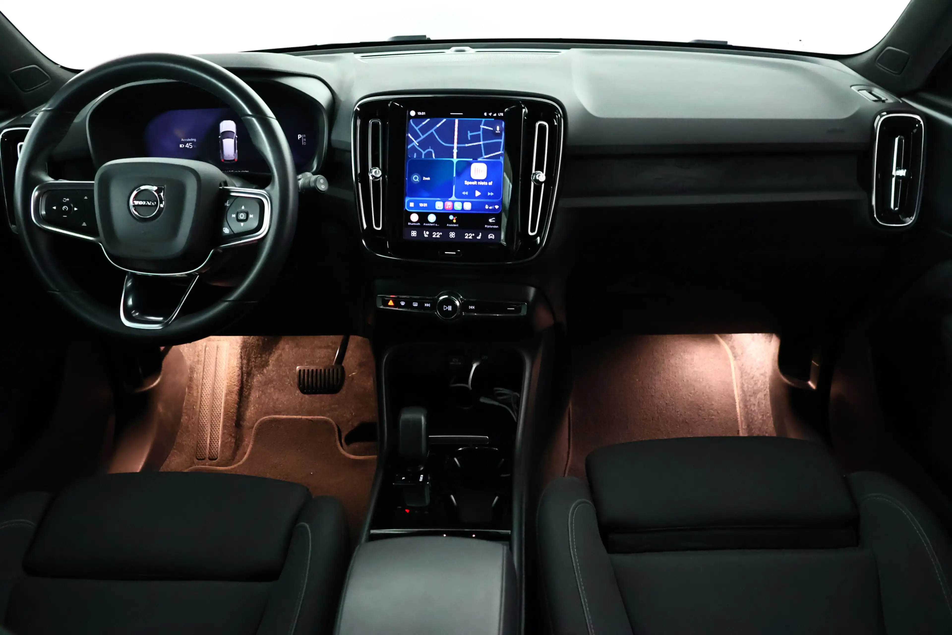 Volvo XC40 Recharge Plus 70 kWh / Navigatie / Pilot Assist / — photo 16