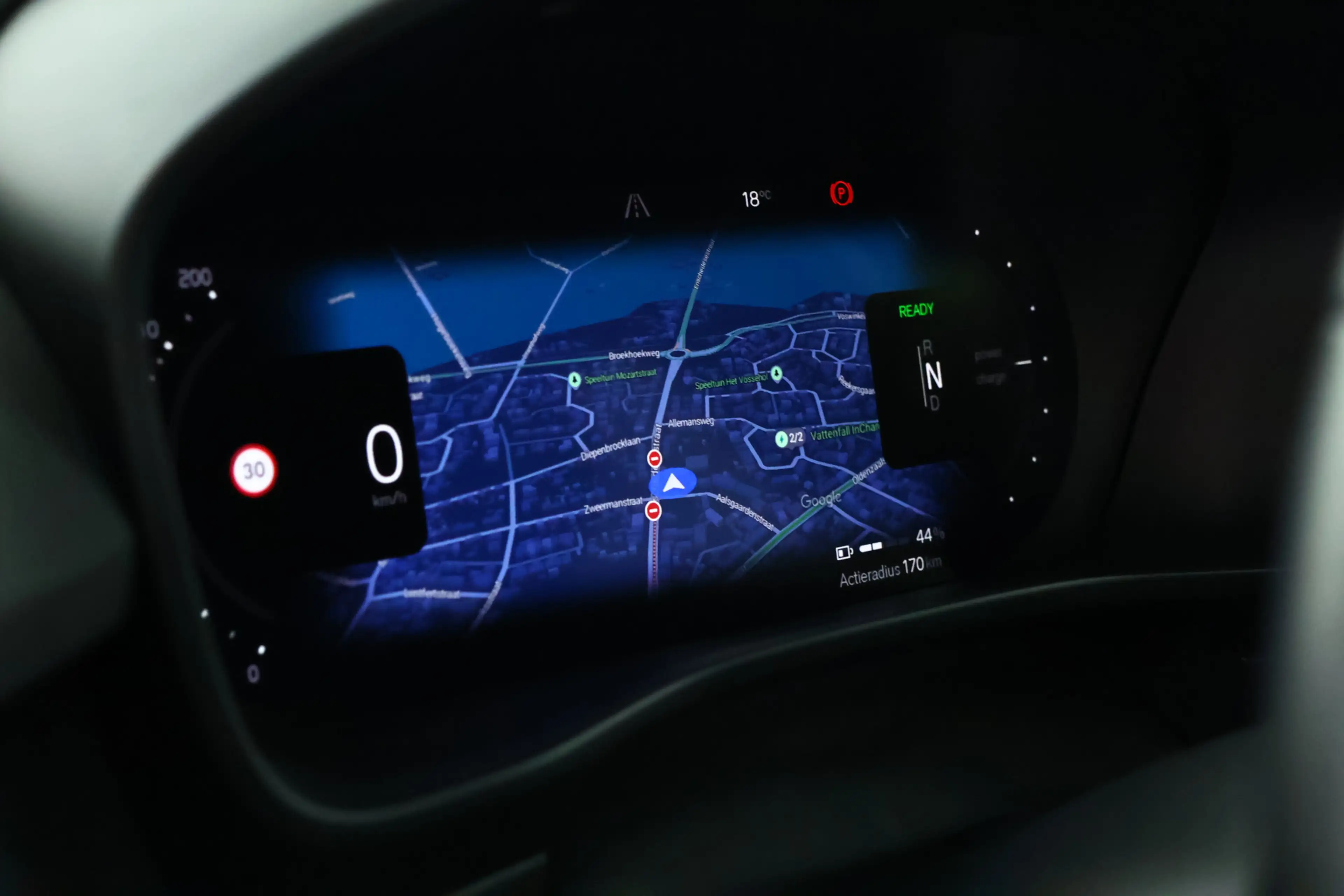 Volvo XC40 Recharge Plus 70 kWh / Navigatie / Pilot Assist / — photo 7