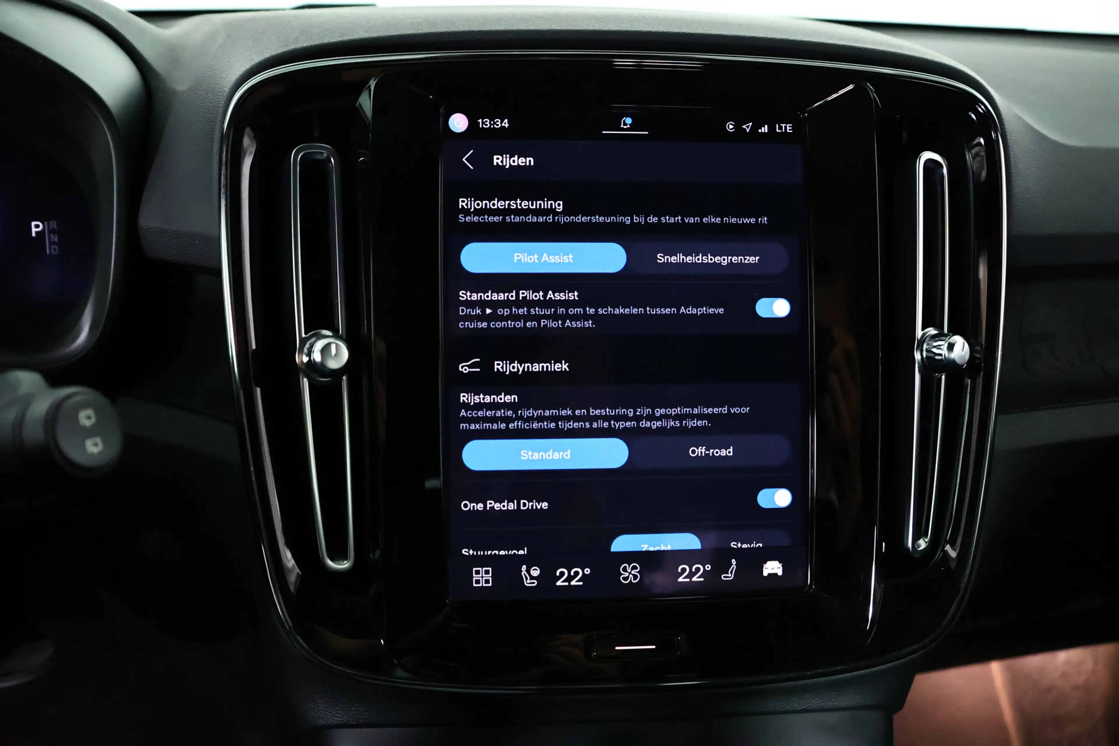 Volvo XC40 Recharge Plus 70 kWh / Navigatie / Pilot Assist / — photo 24