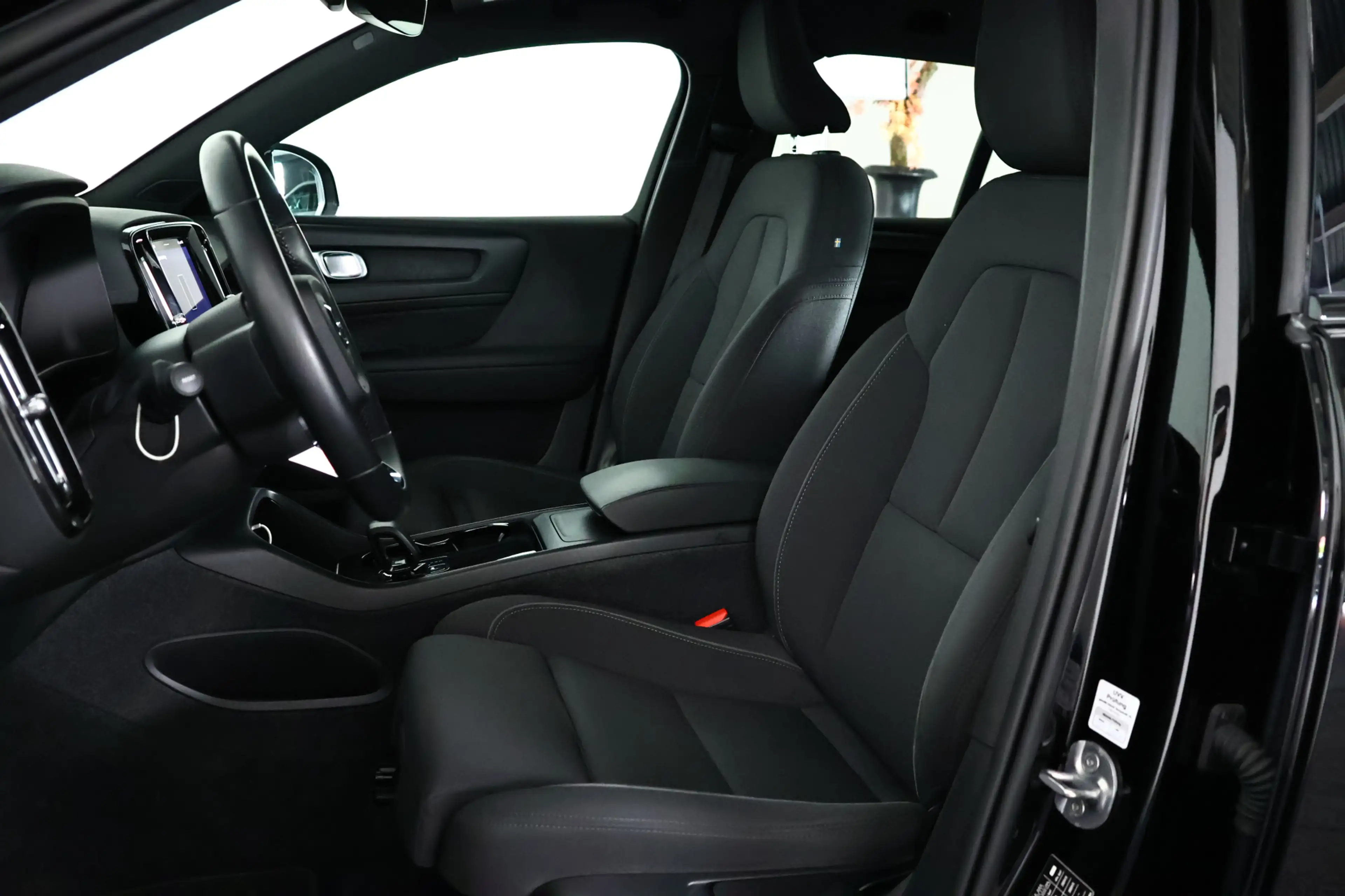 Volvo XC40 Recharge Plus 70 kWh / Navigatie / Pilot Assist / — photo 3