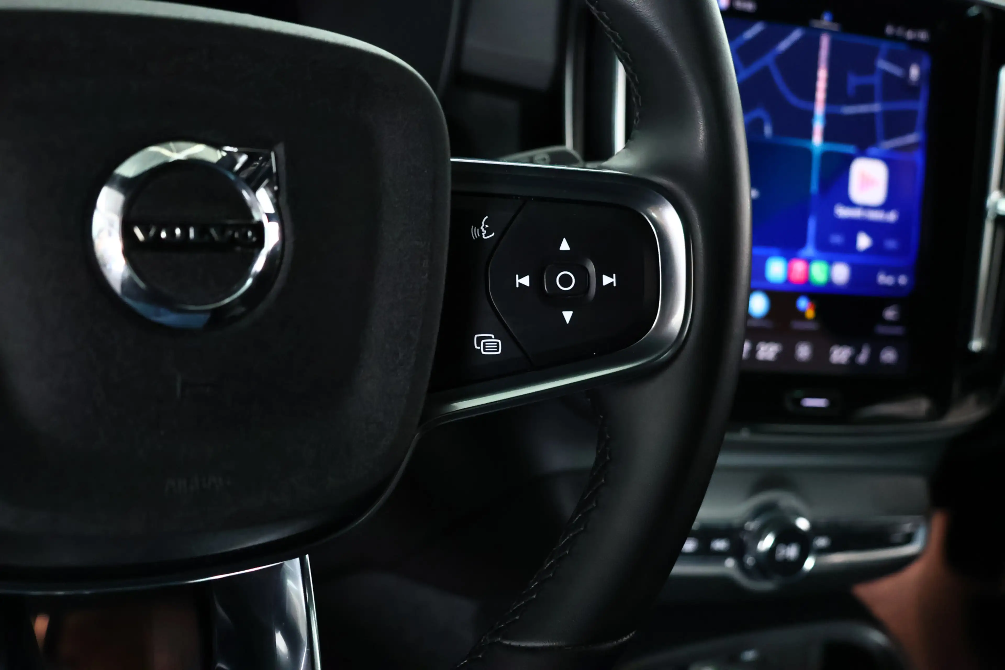 Volvo XC40 Recharge Plus 70 kWh / Navigatie / Pilot Assist / — photo 19