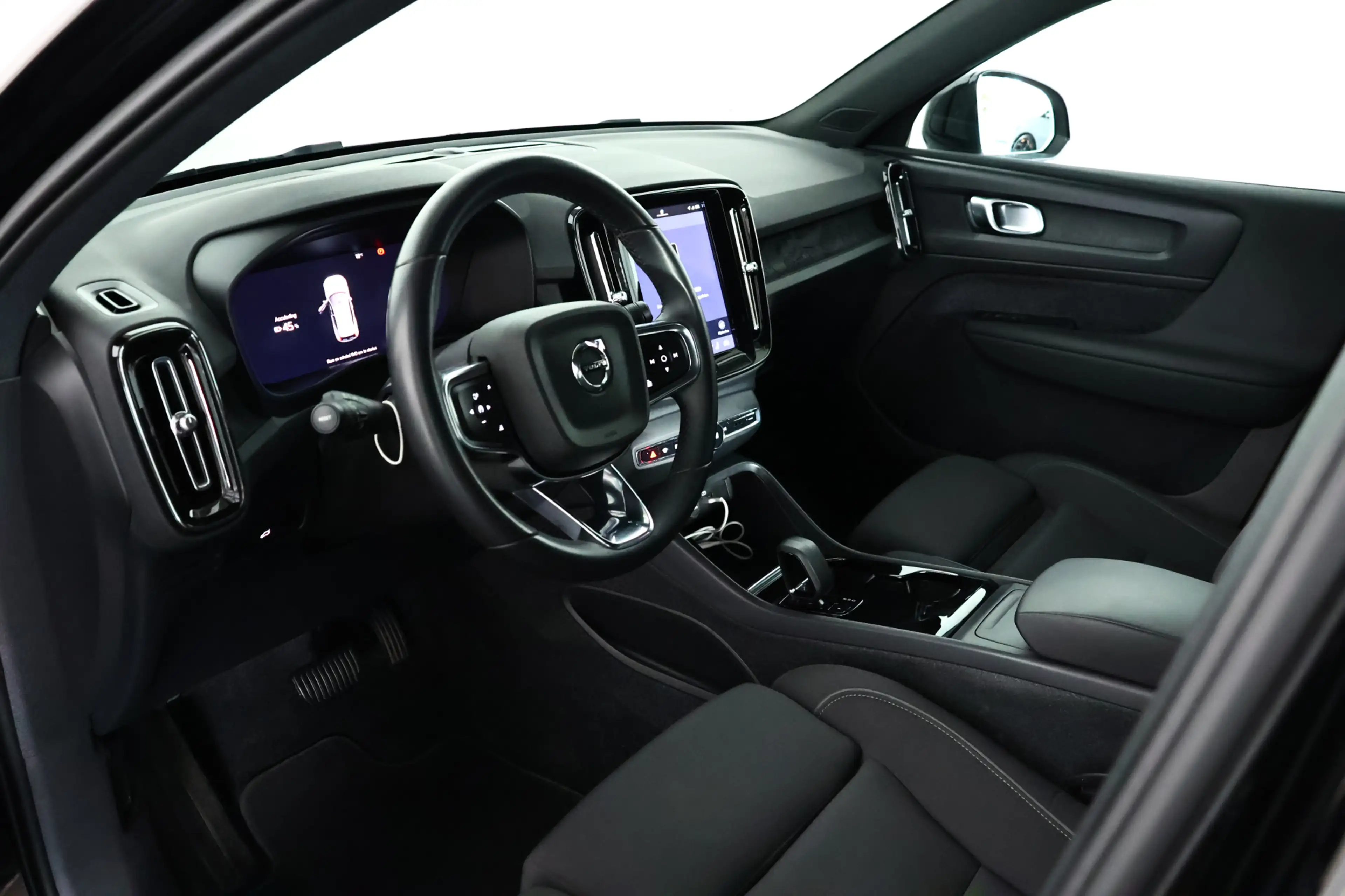 Volvo XC40 Recharge Plus 70 kWh / Navigatie / Pilot Assist / — photo 11