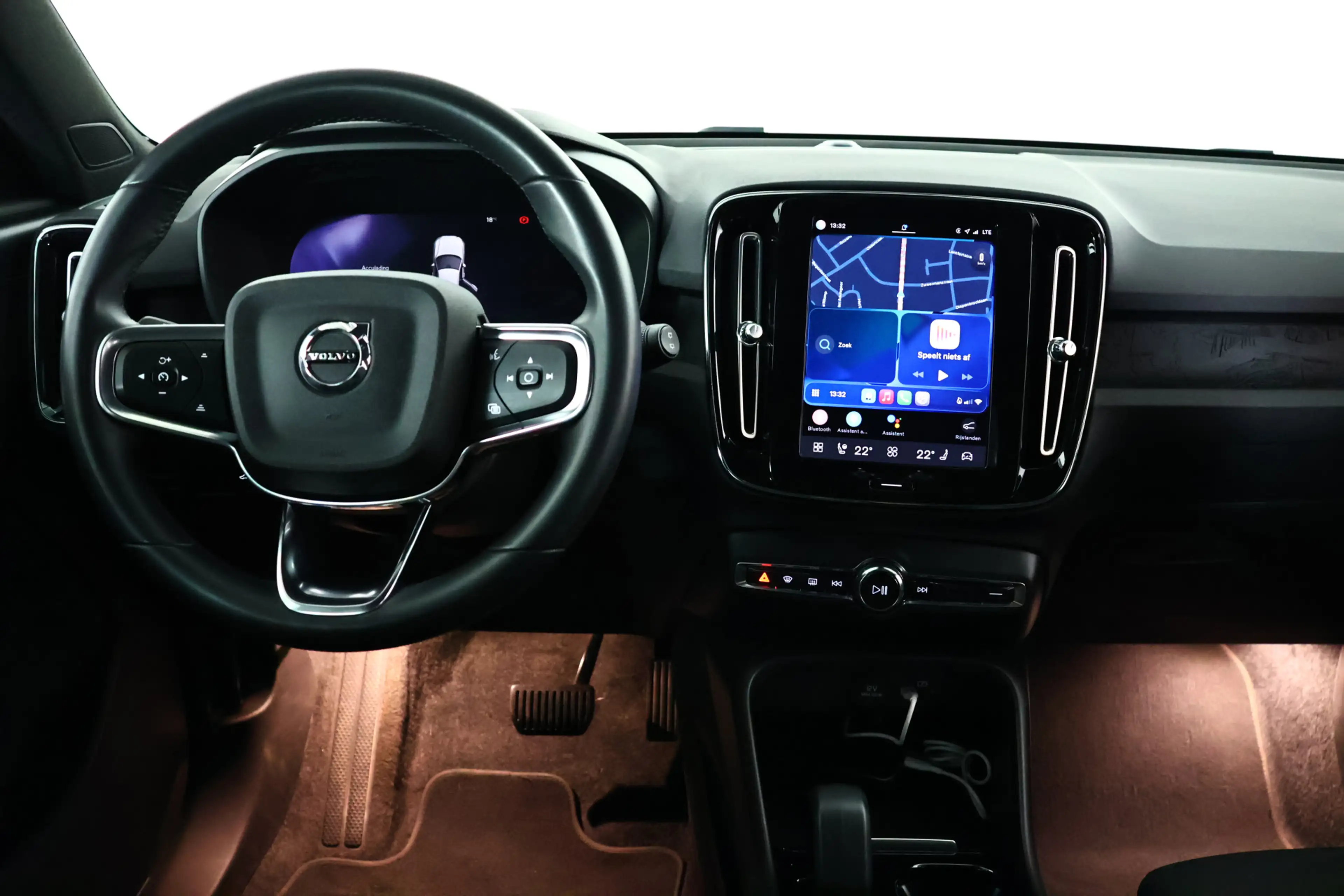 Volvo XC40 Recharge Plus 70 kWh / Navigatie / Pilot Assist / — photo 17