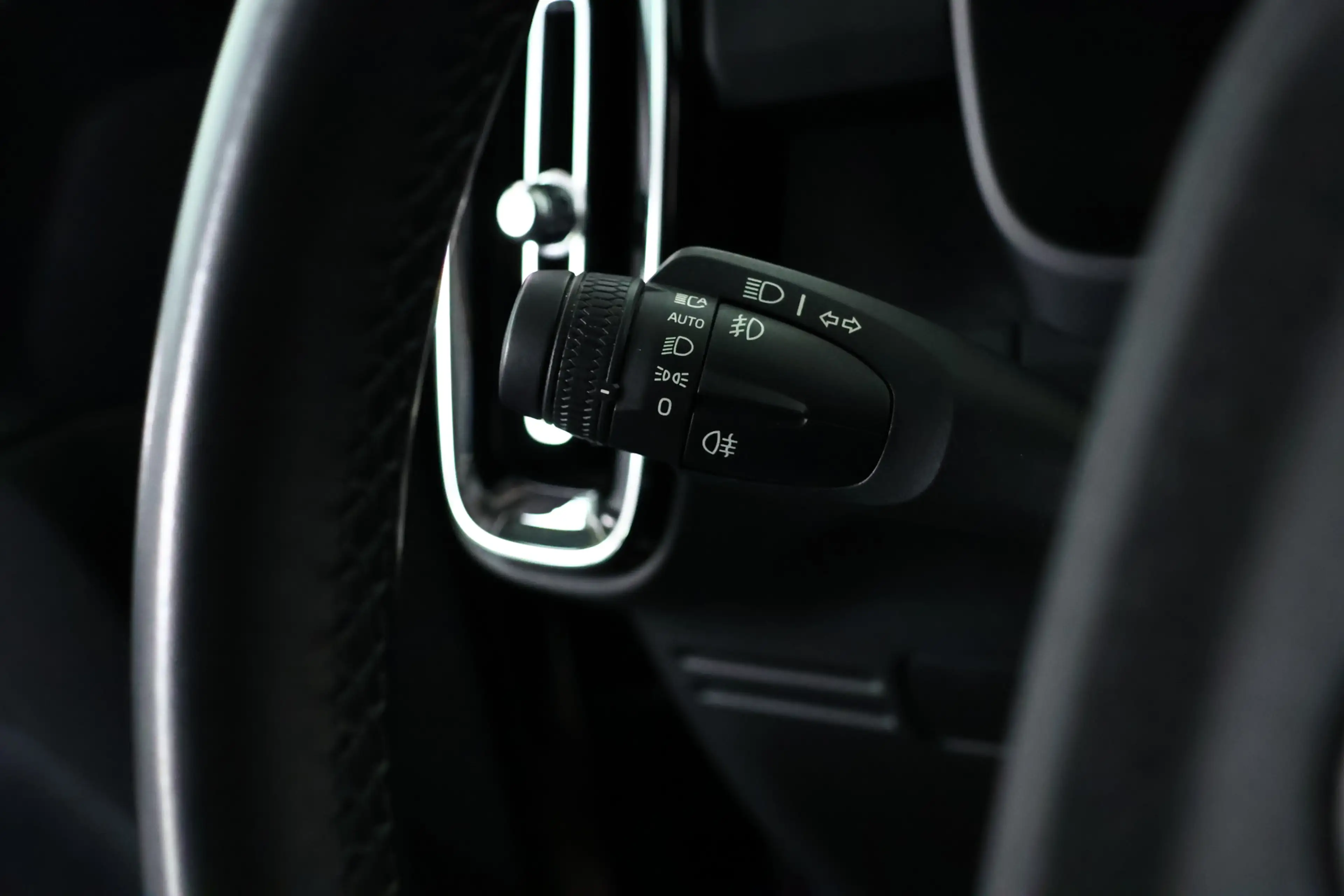 Volvo XC40 Recharge Plus 70 kWh / Navigatie / Pilot Assist / — photo 20