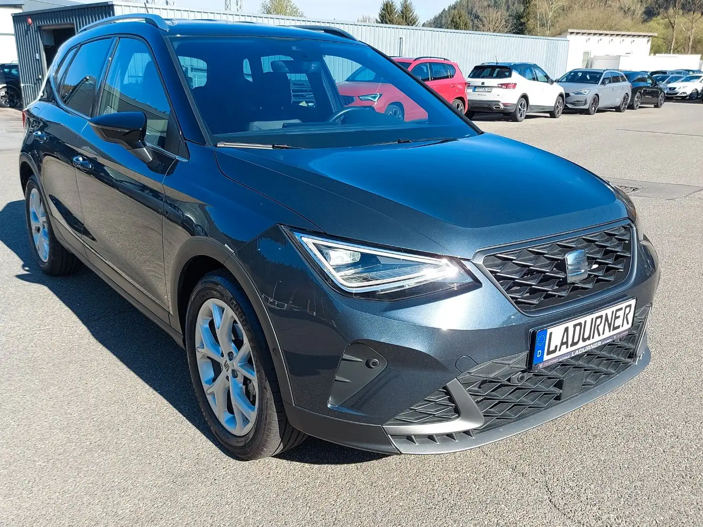 SEAT Arona FR 1.5TSI DSG*Navi/AHK/LED/Virtual Cockpit Grau - 1