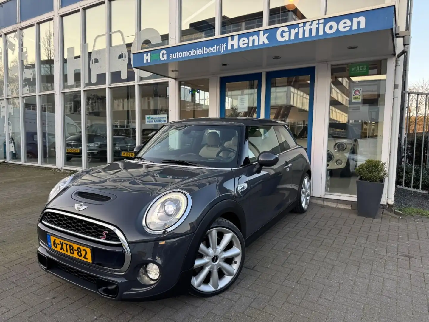 MINI Cooper S 2.0 Cooper S Chili Serious Business Aut. I Leer I Grijs - 1