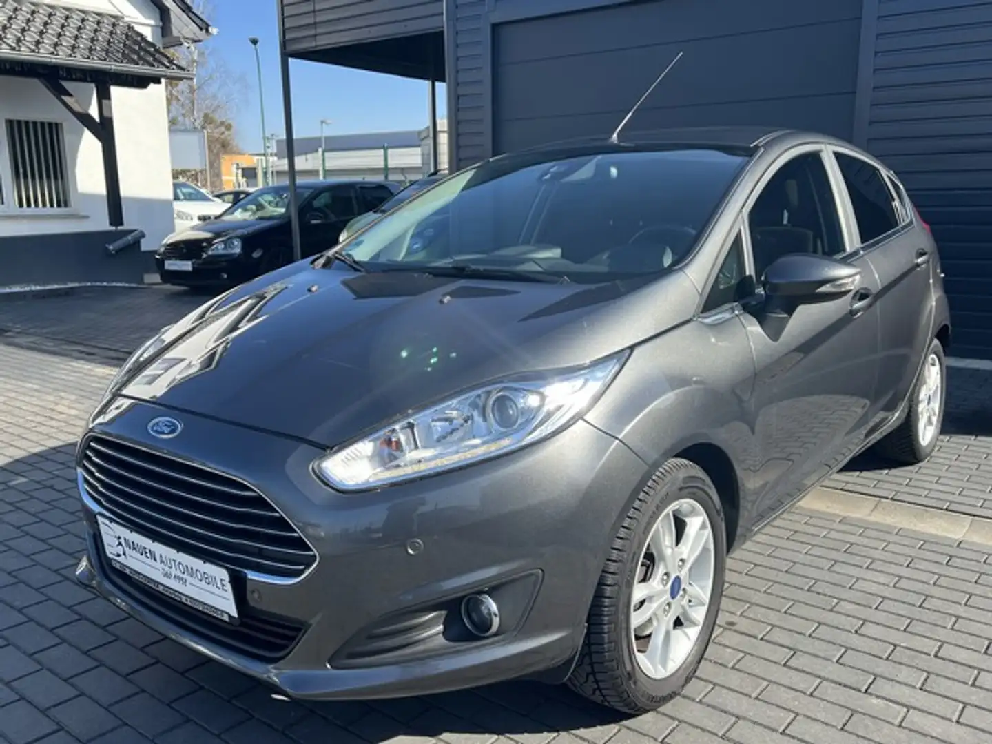Ford Fiesta Titanium Automatik+Navi+RFK+PDC+Sitzhzg+ Grau - 1