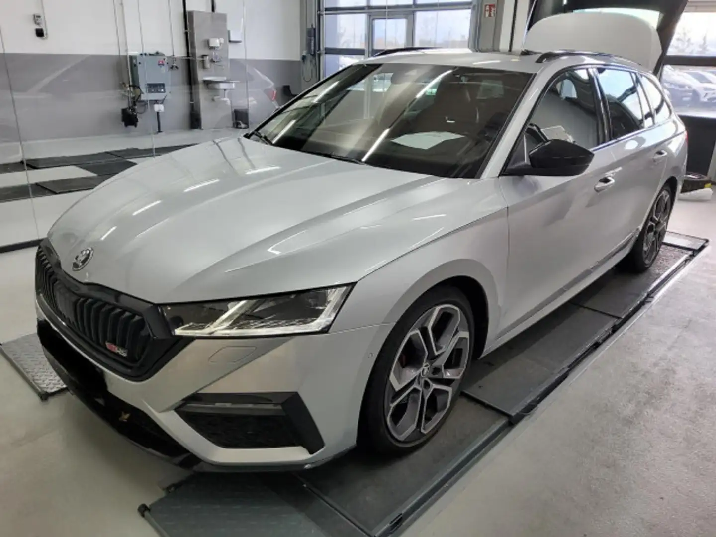 Skoda Octavia Combi RS 2.0 TDI DSG 4x4 8-fach bereift Plateado - 2