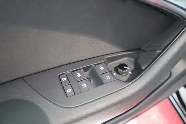 Audi A6 Avant view 13