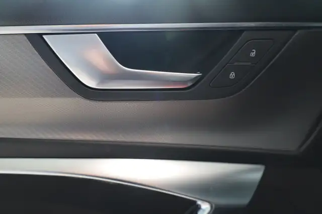 Audi A6 Avant view 14