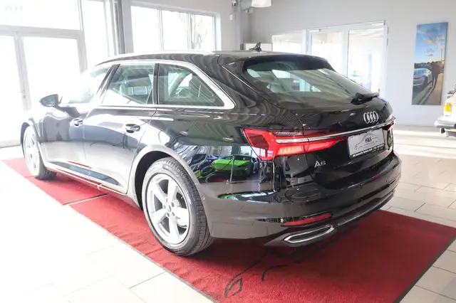 Audi A6 Avant view 3