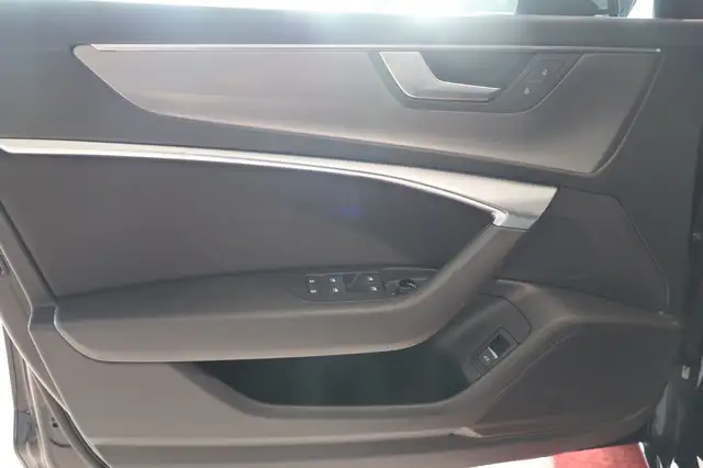 Audi A6 Avant view 12
