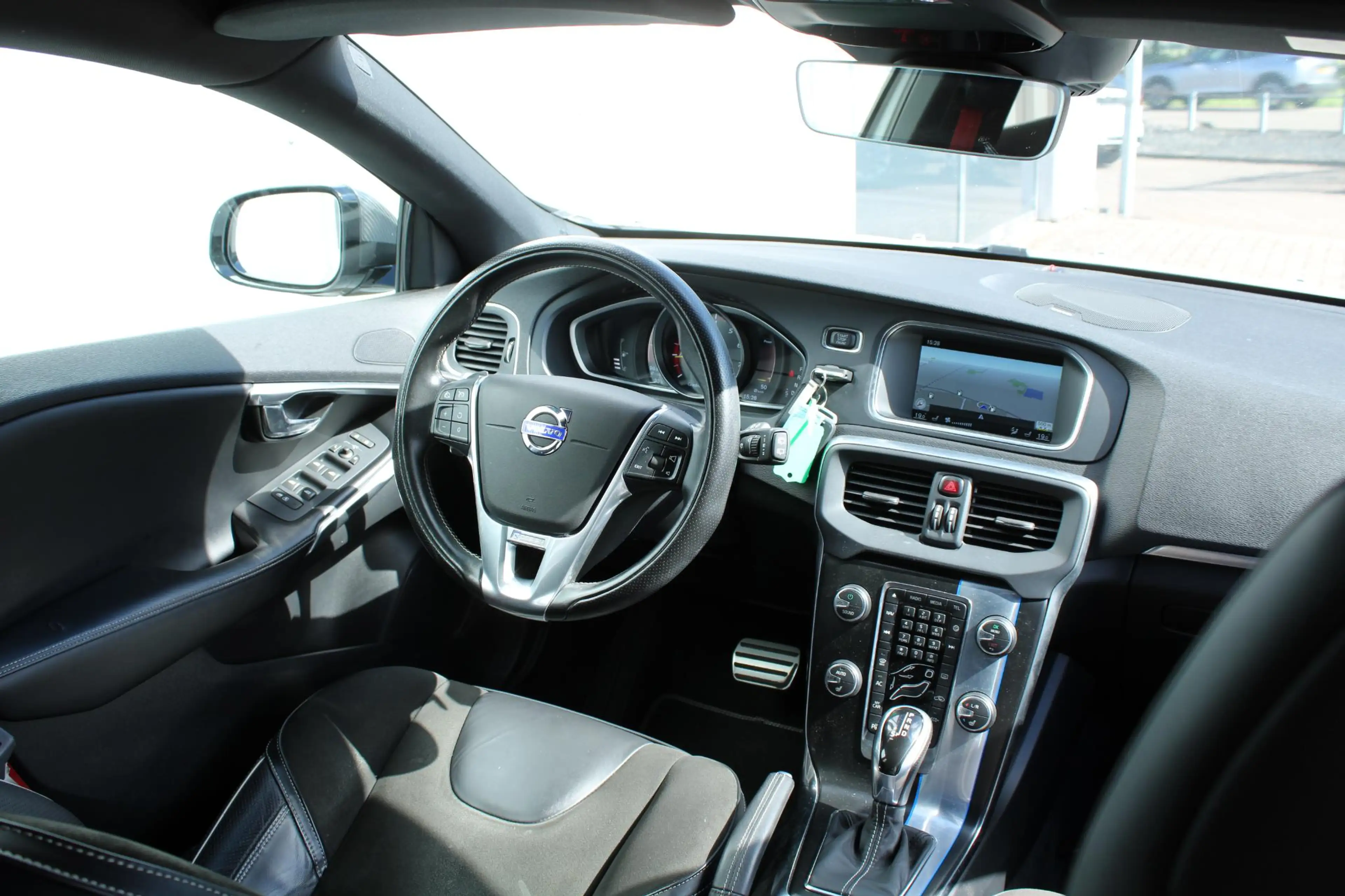 Volvo V40 2.0 T5 Carbon Edition | Active Bi-Xenon koplampen — photo 13