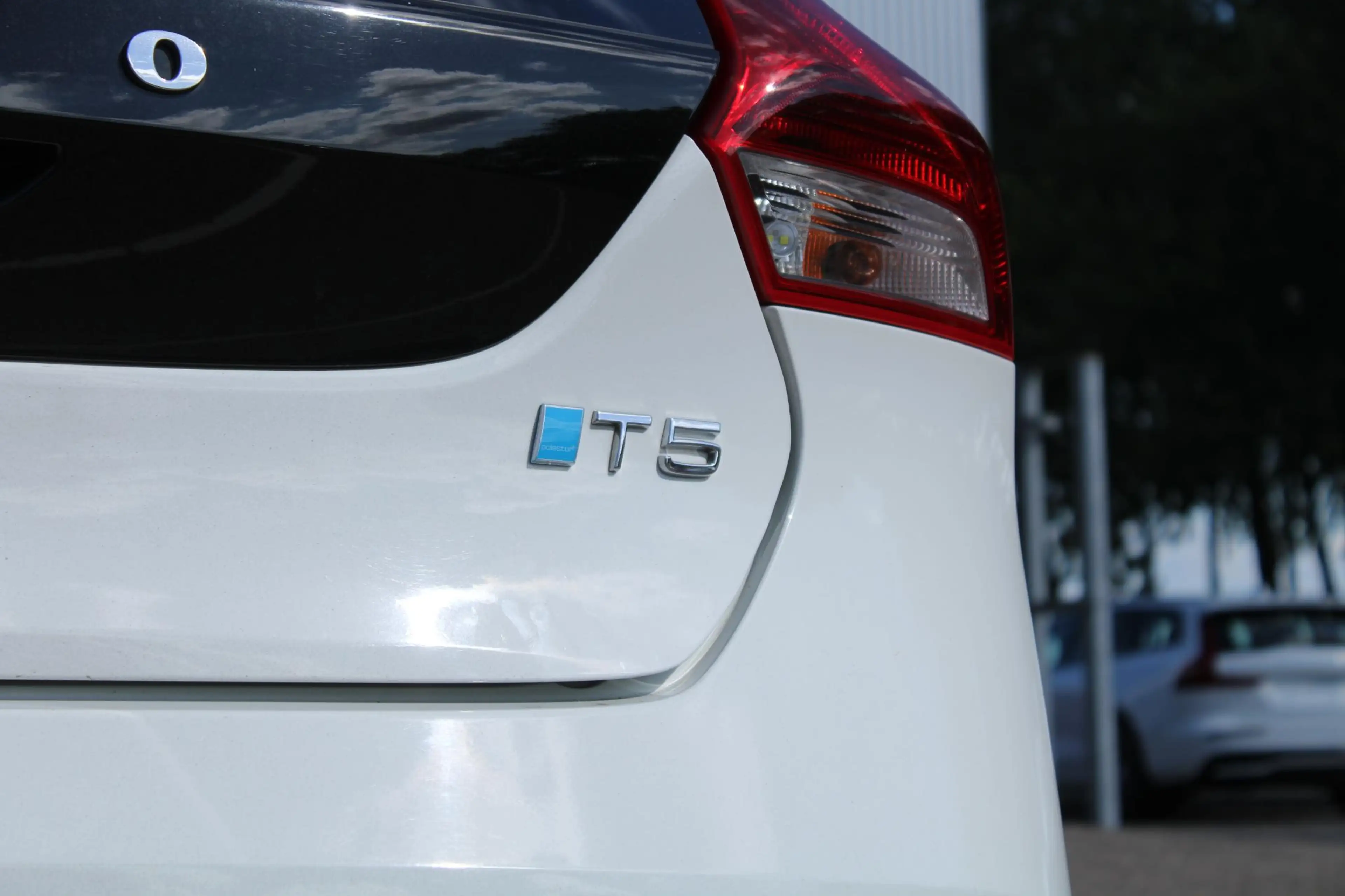 Volvo V40 2.0 T5 Carbon Edition | Active Bi-Xenon koplampen — photo 7