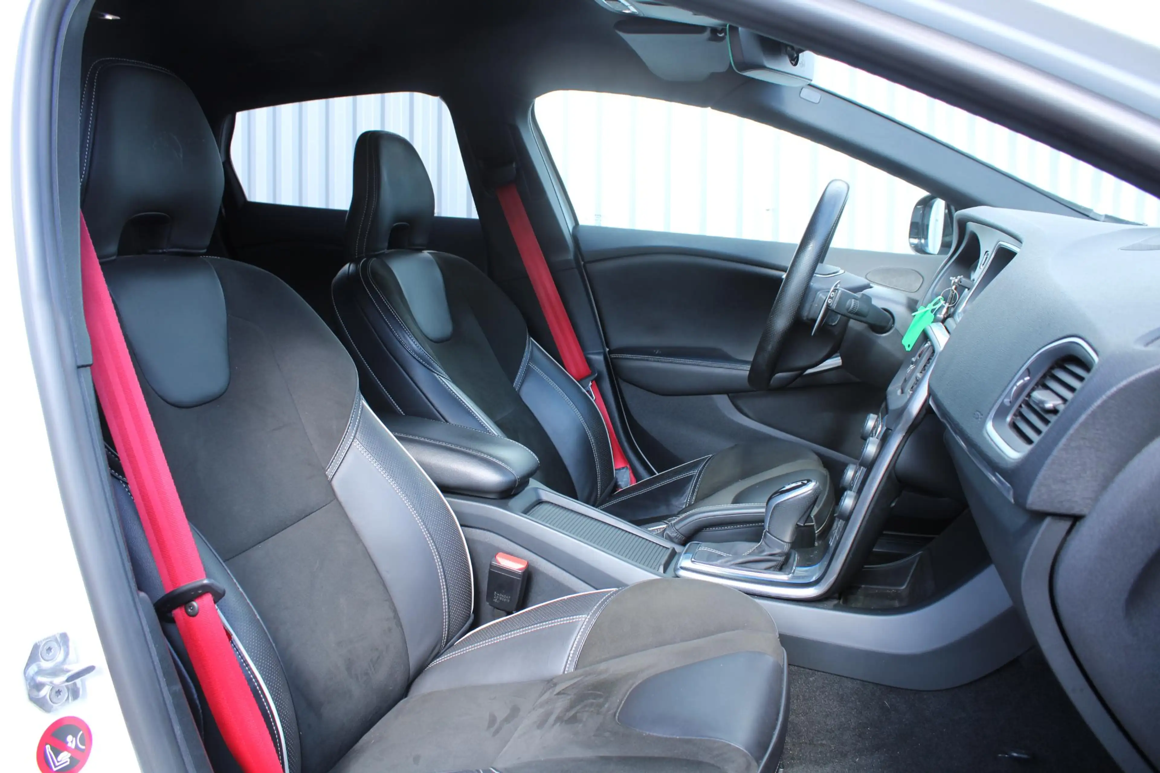 Volvo V40 2.0 T5 Carbon Edition | Active Bi-Xenon koplampen — photo 11