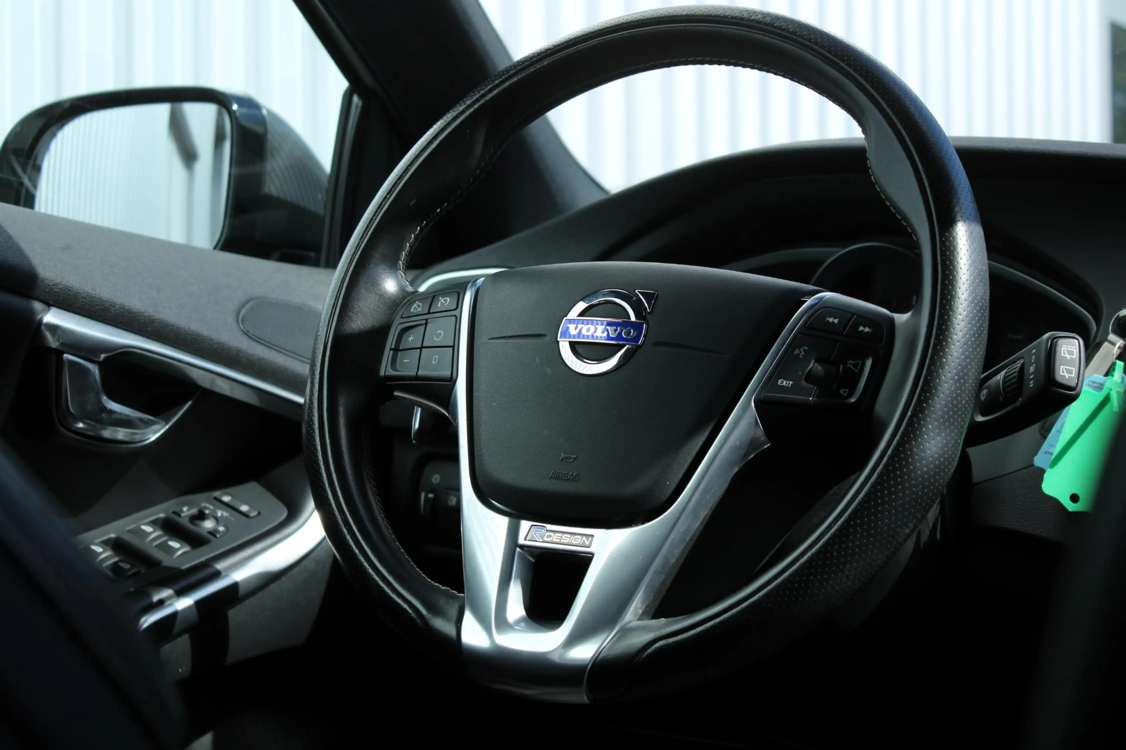 Volvo V40 2.0 T5 Carbon Edition | Active Bi-Xenon koplampen — photo 14