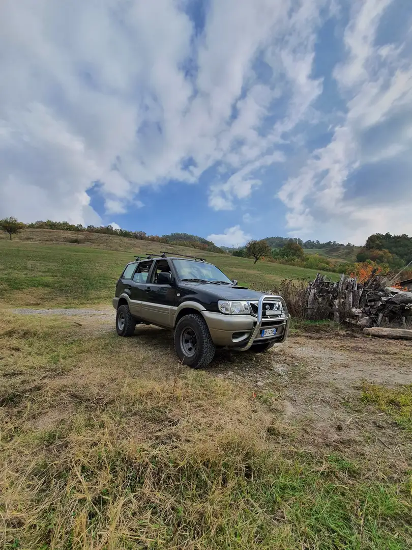 Nissan Terrano Terrano II 2000 5p 2.7 tdi Anniversary Czarny - 2