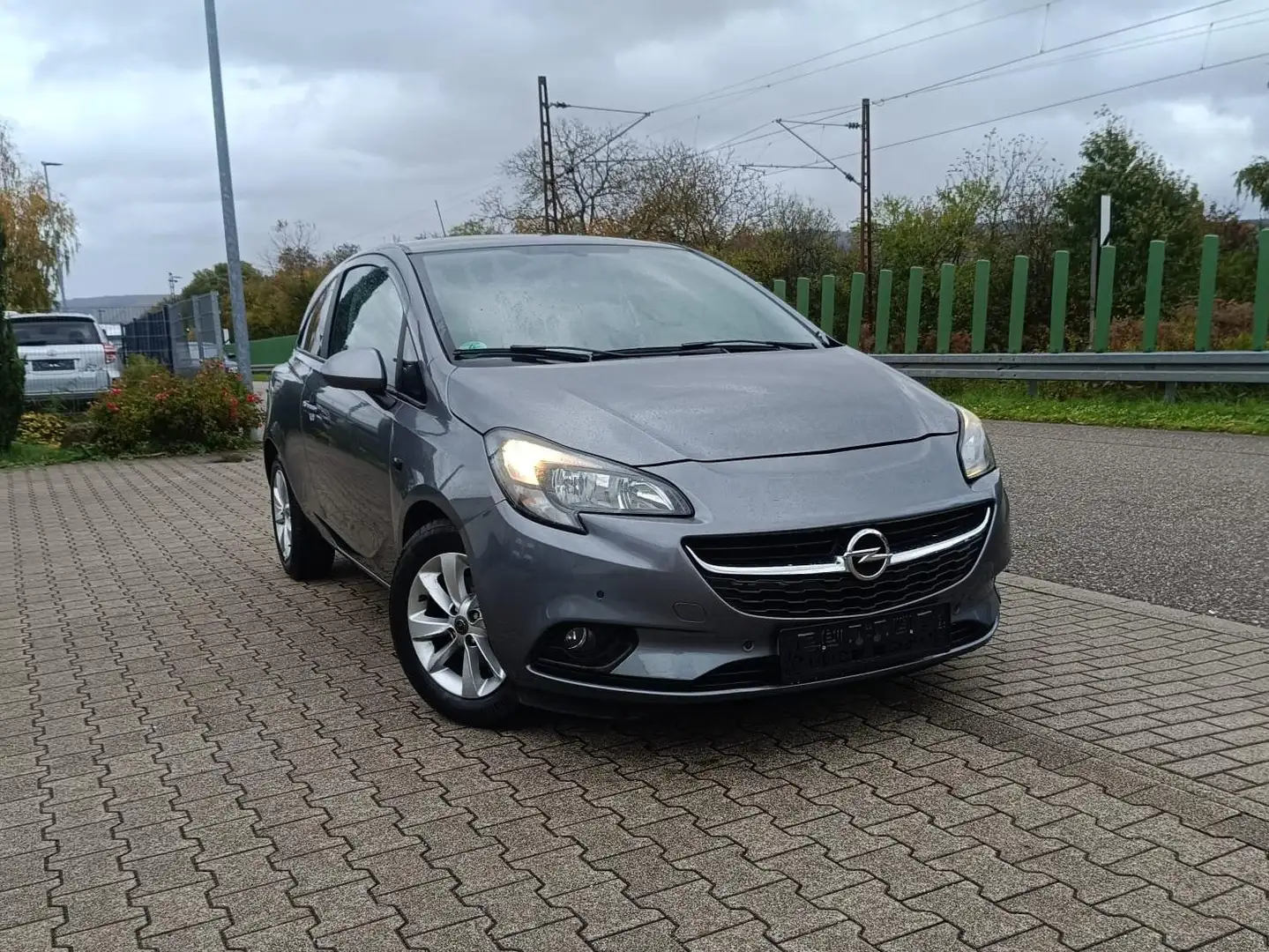 Opel Corsa Active Grau - 1