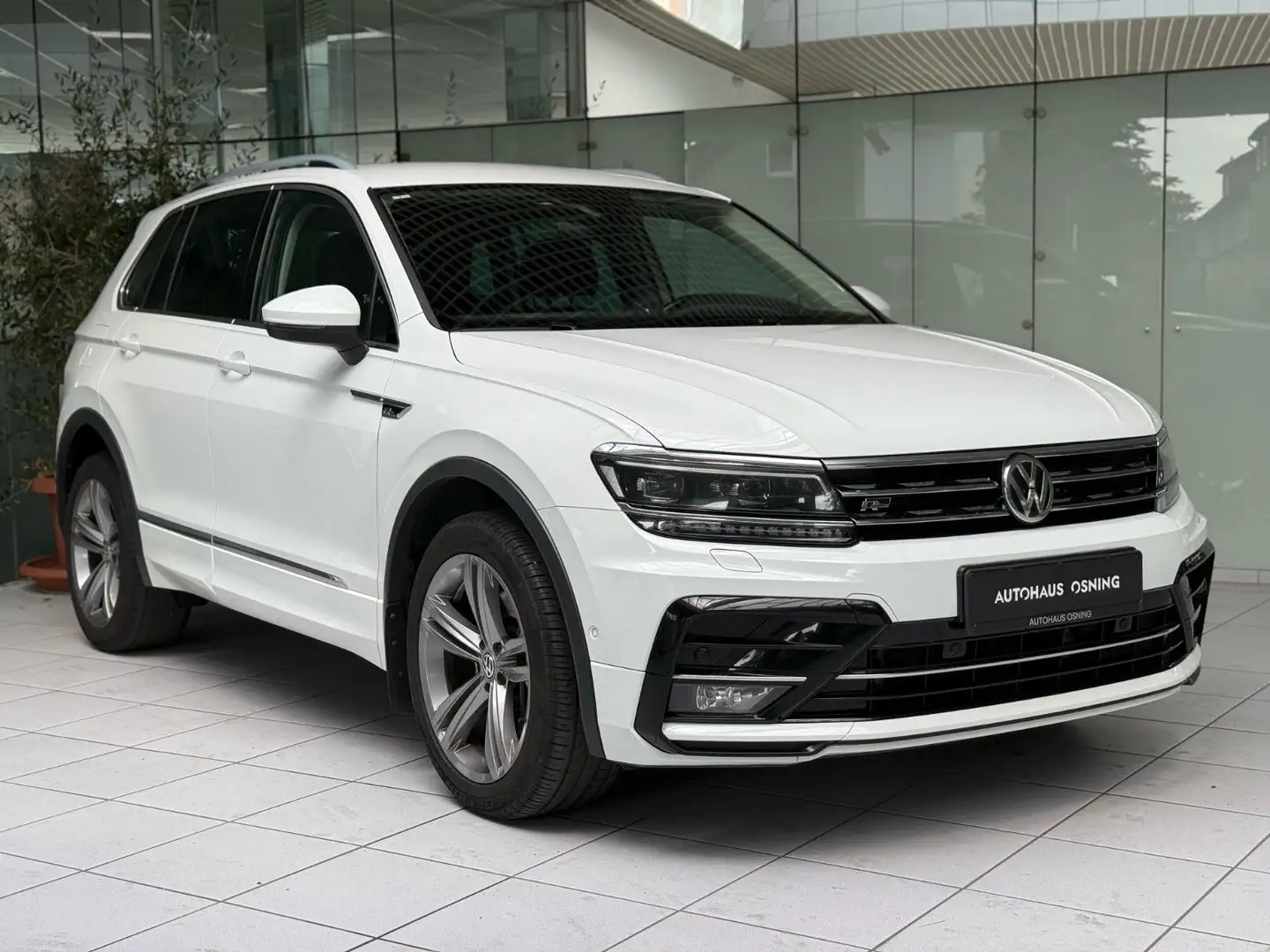 Volkswagen Tiguan 4Motion R-Line CARPLAY STANDHZ KAMERA AHK Wit - 1