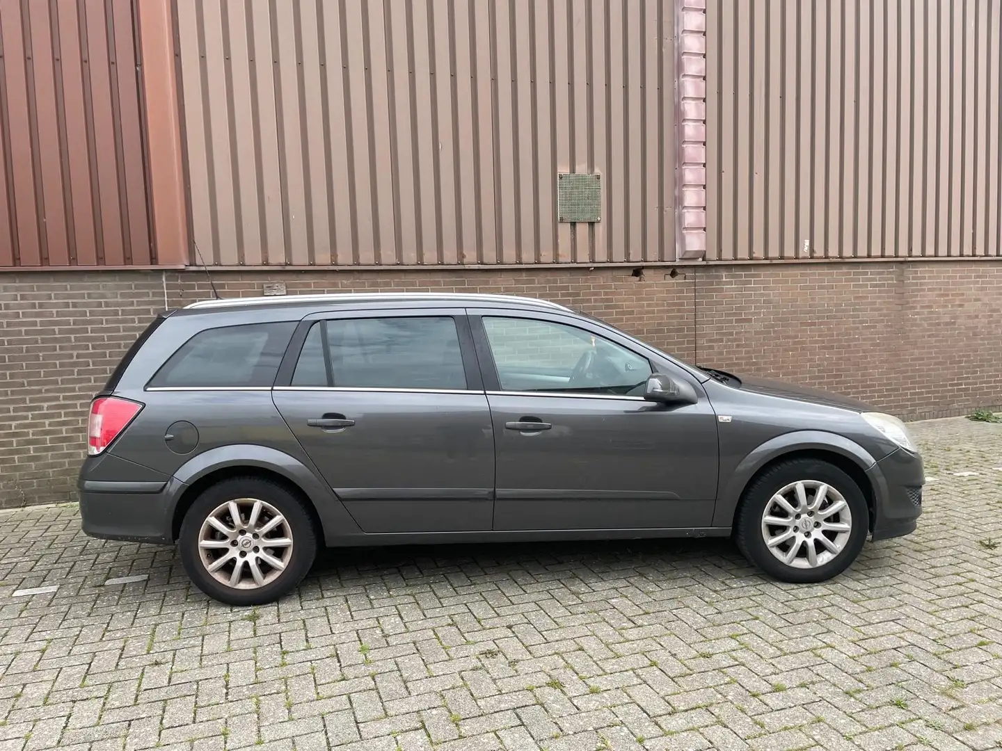 Opel Astra Wagon 1.6 Temptation Trekhaak Airco Navi Cruise Co Gris - 2