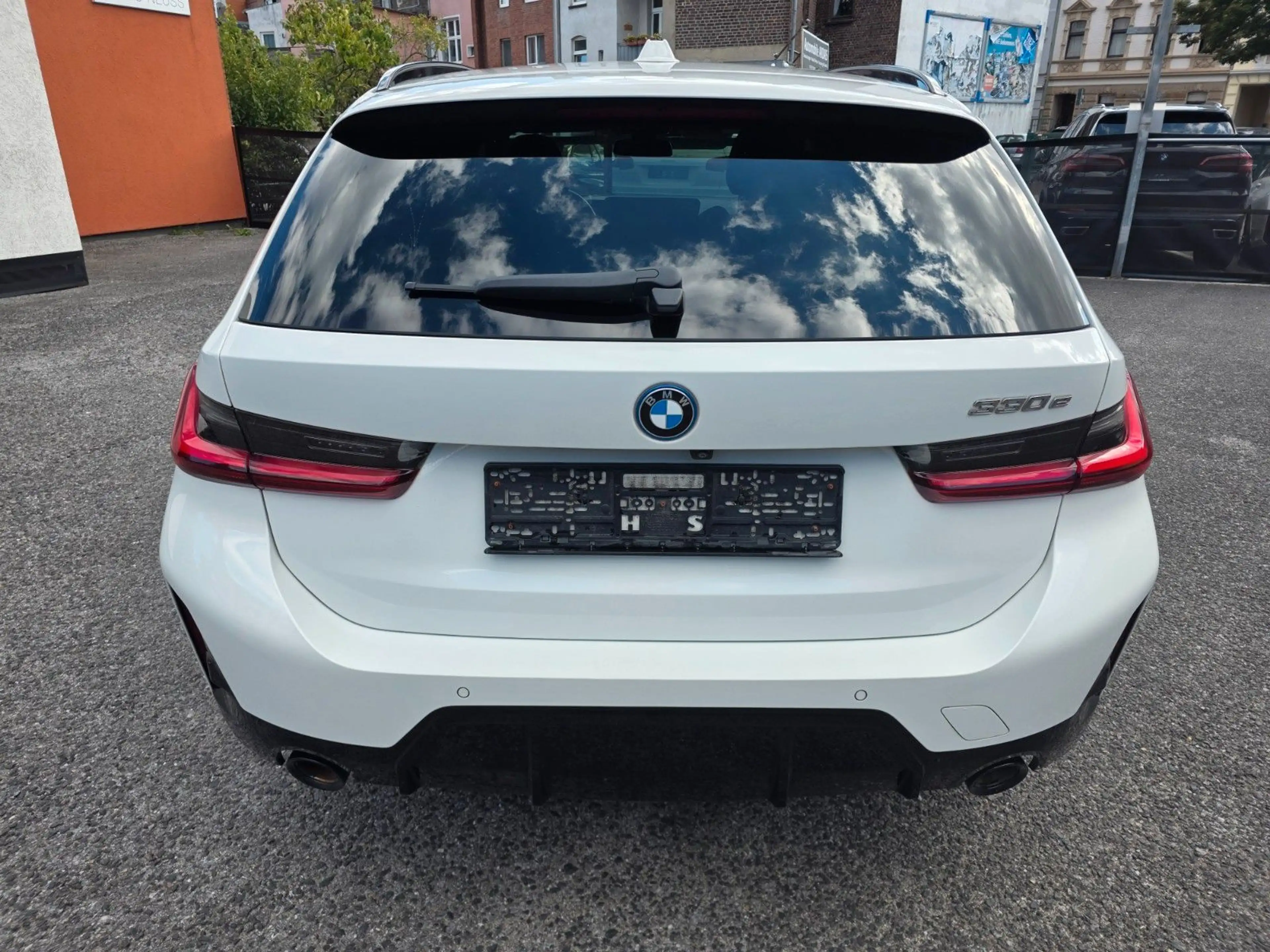 BMW 330 e M Sport Widescreen-HeadUp-Kamera-Ambiente — photo 5