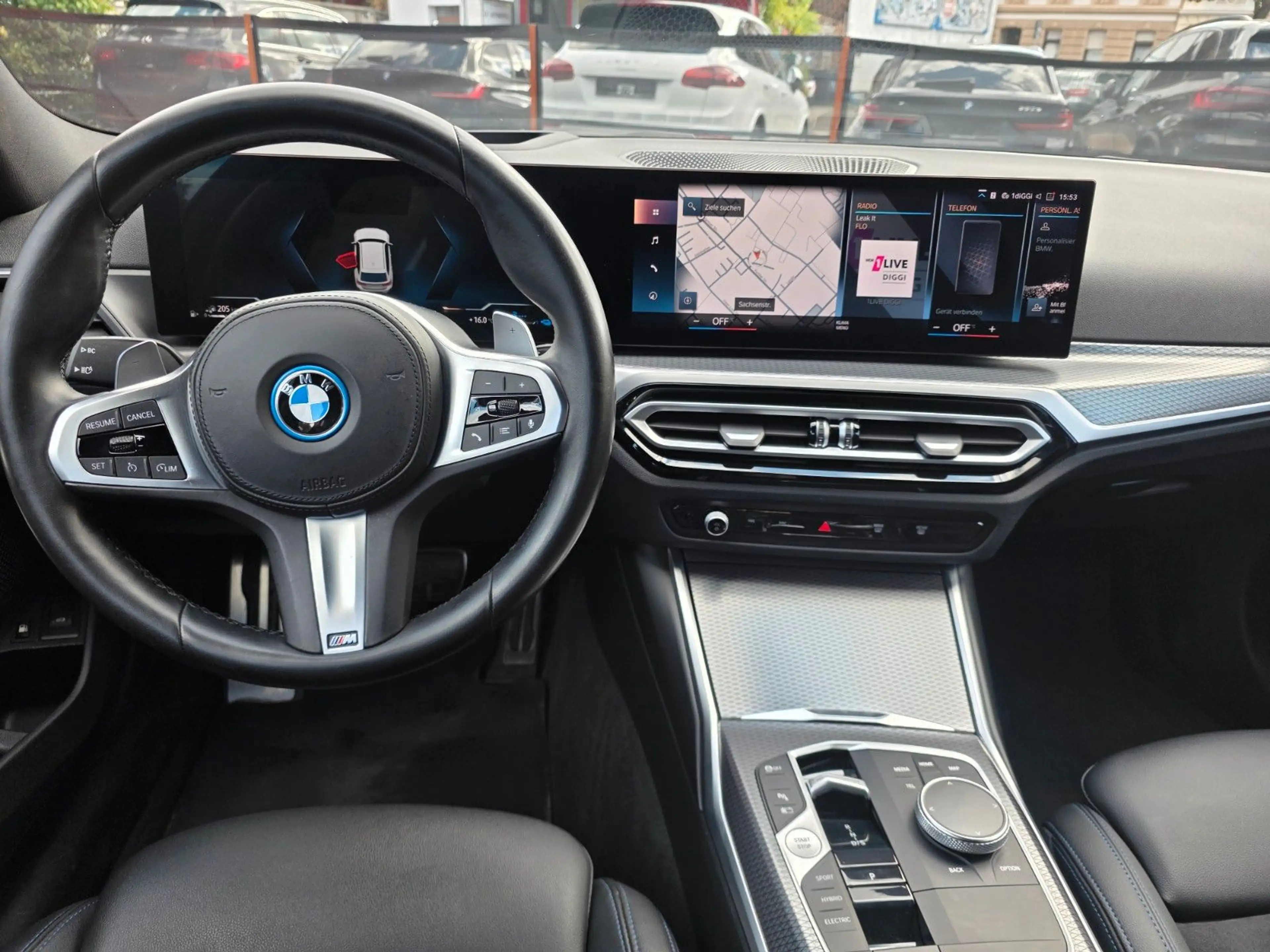 BMW 330 e M Sport Widescreen-HeadUp-Kamera-Ambiente — photo 10