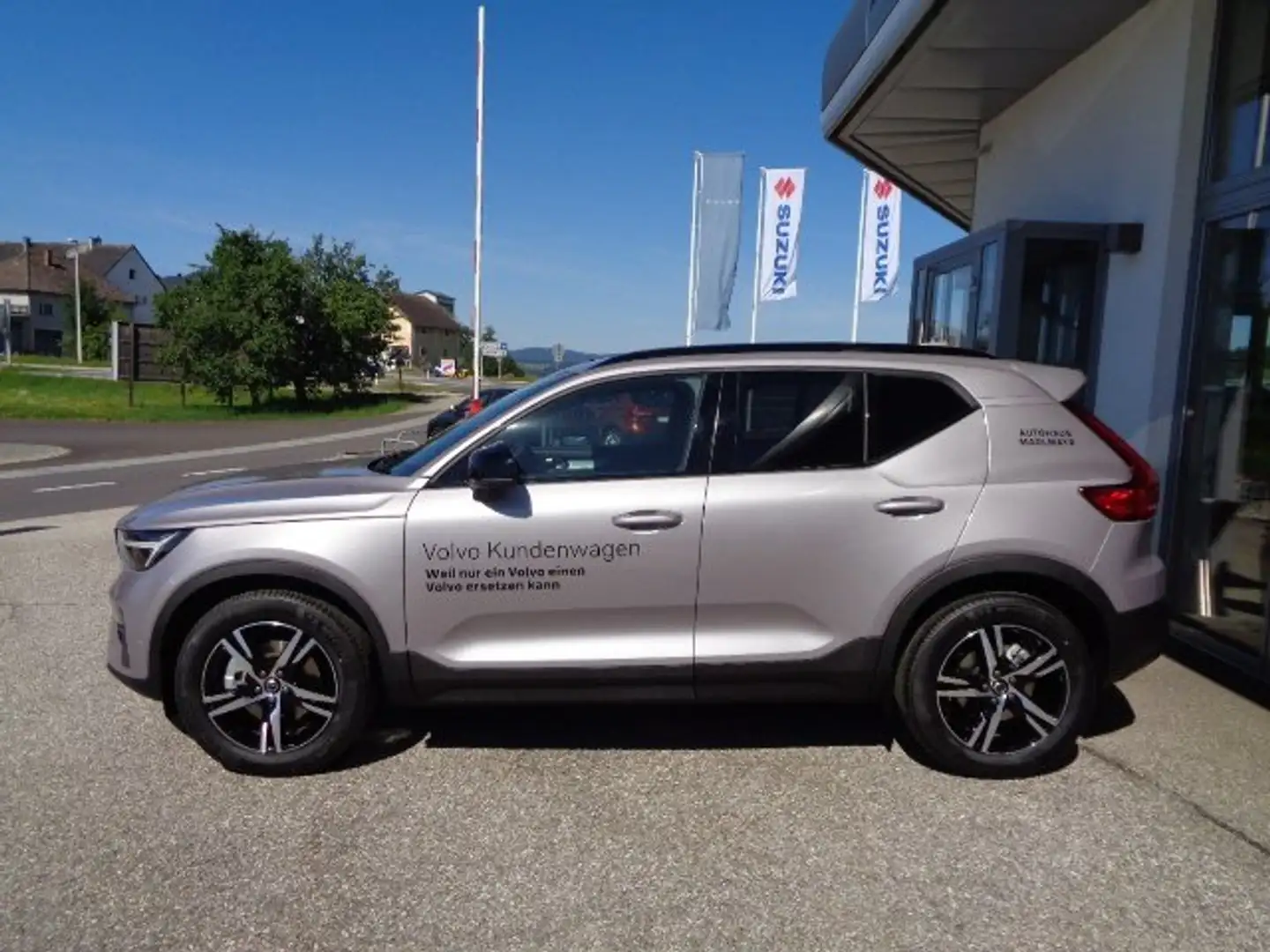 Volvo XC40 Plus Dark 2WD Grau - 2