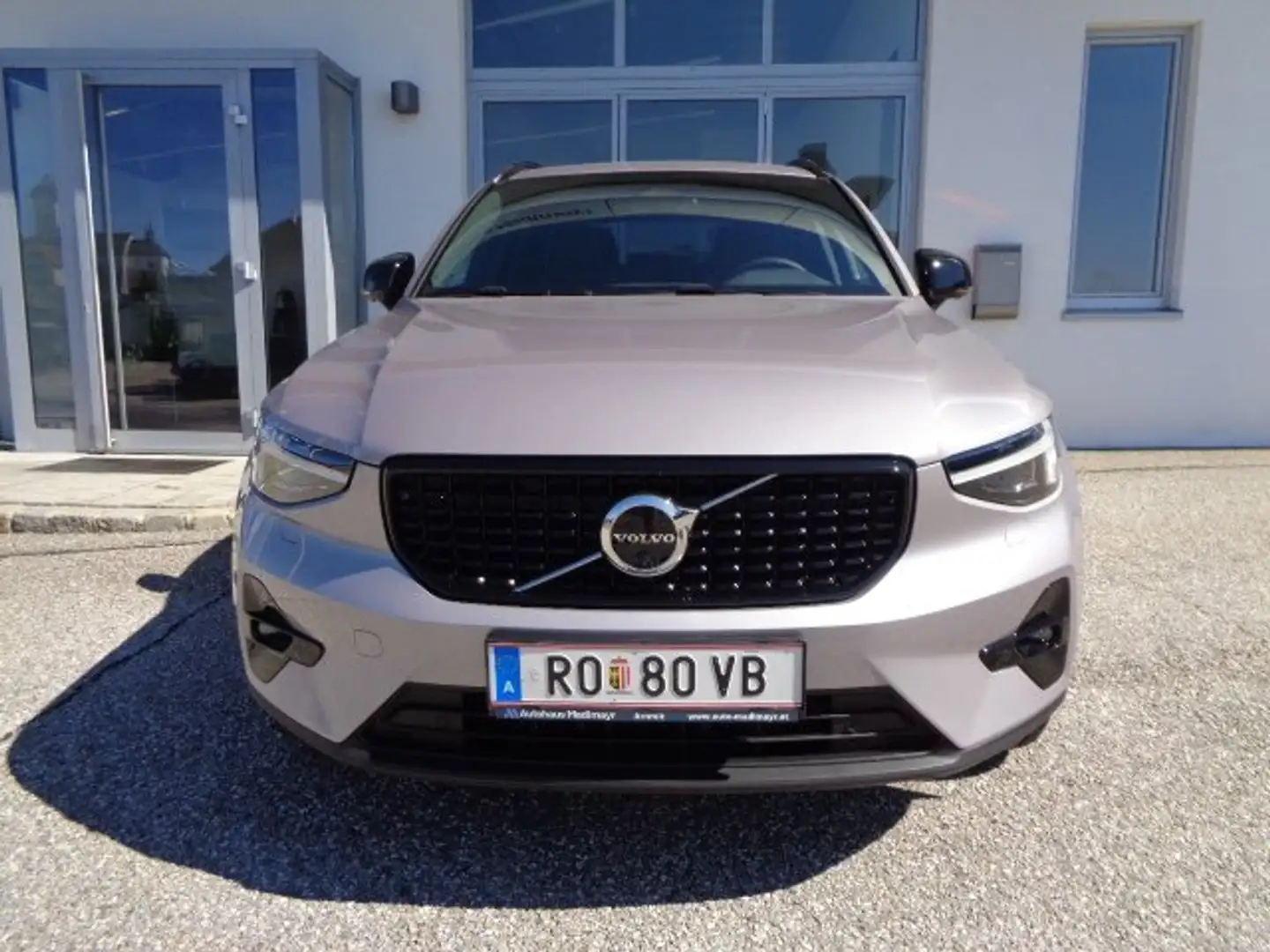 Volvo XC40 Plus Dark 2WD Grau - 1