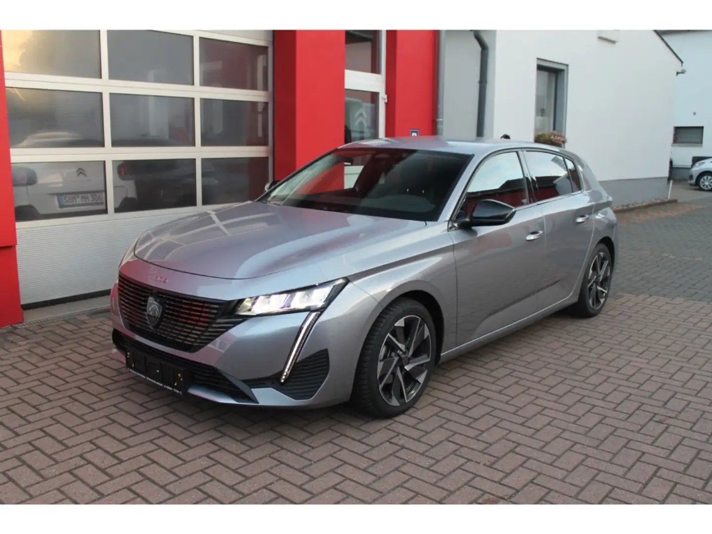 Peugeot 308 Allure Pack PT130 EAT8 Kamera Navi Shz DAB Grau - 1