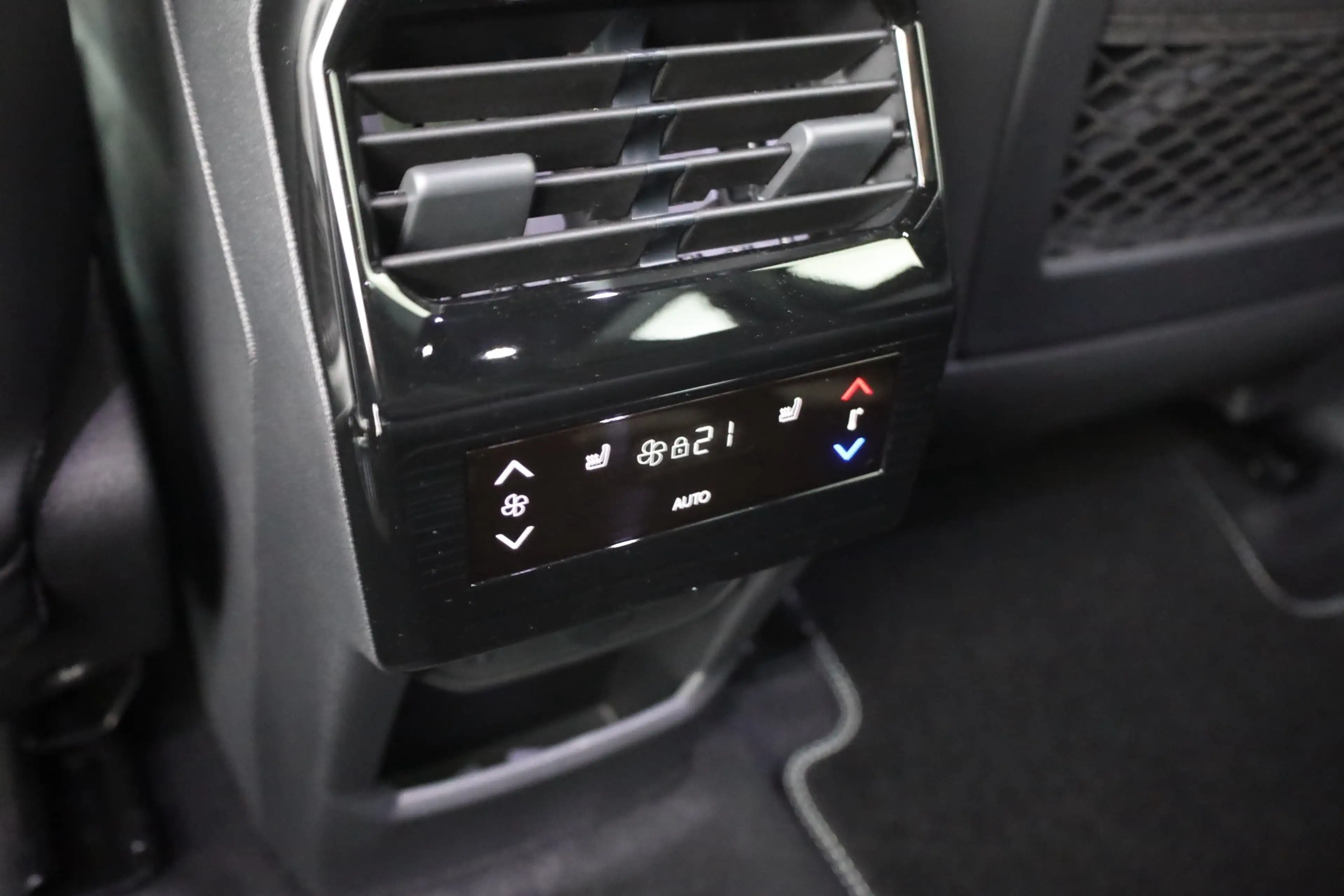 Peugeot 5008 GT Exclusive 1.2 Hybrid Aut. LED ACC Navi 360 — photo 15