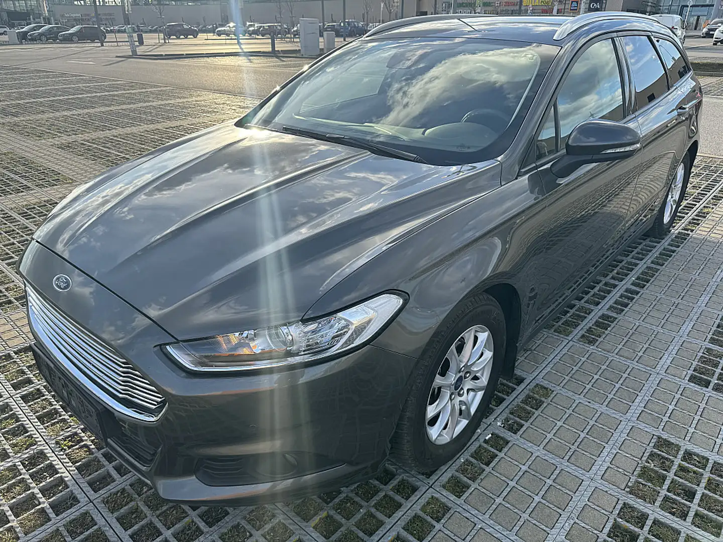 Ford Mondeo Ambiente 1.5 TCi mit Auto-Start/Stop-System Grau - 1