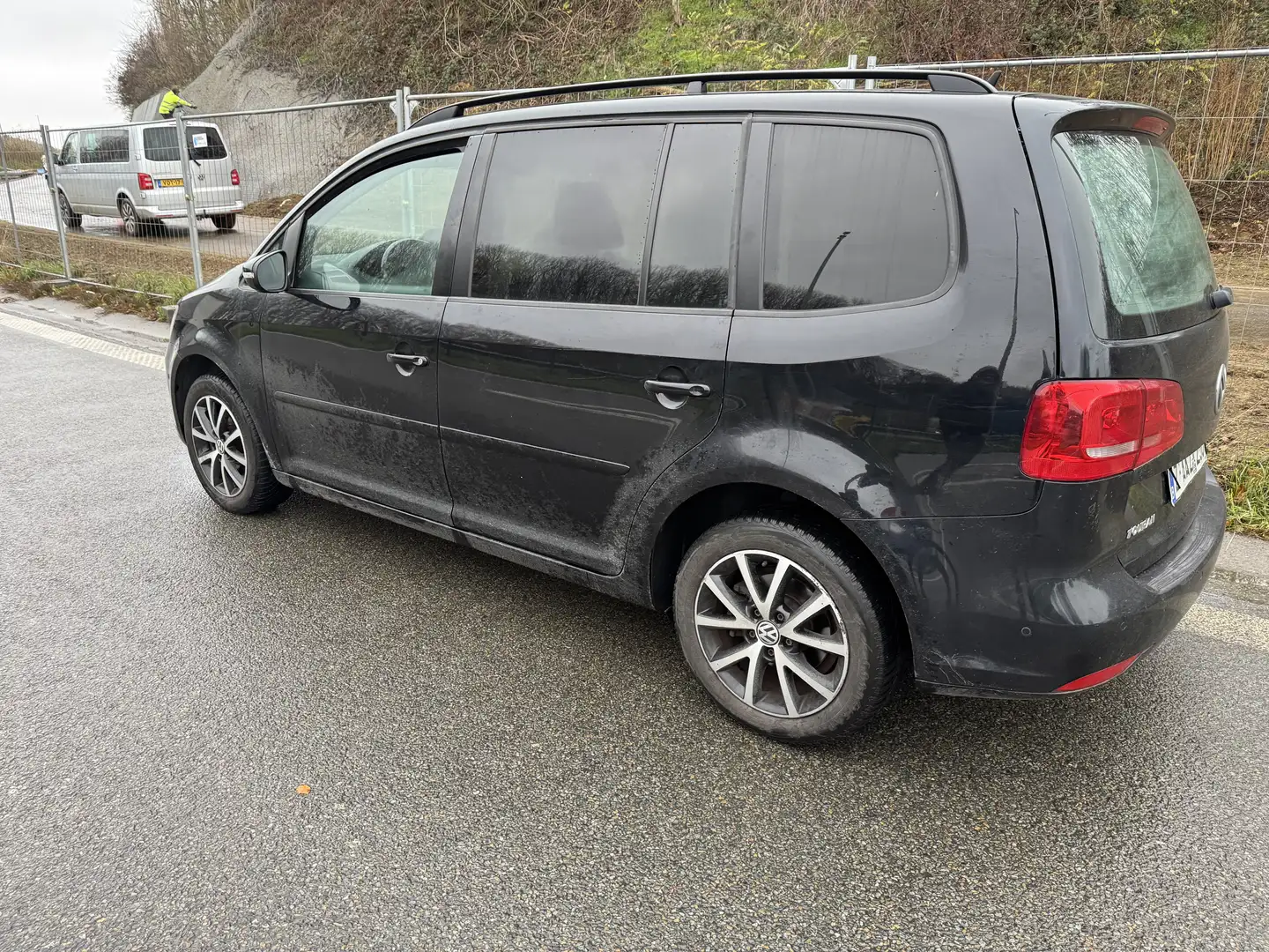 Volkswagen Touran 1.400 Essence-7 places - Panoramoque-MOTOR KAPOT Noir - 1