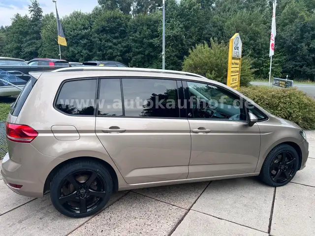 Volkswagen Touran view 8