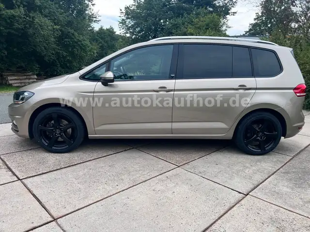Volkswagen Touran view 4