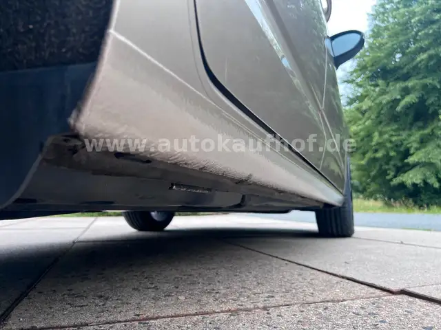 Volkswagen Touran view 10