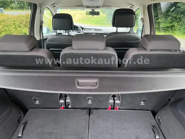 Volkswagen Touran view 12