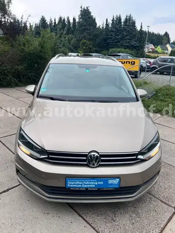 Volkswagen Touran view 2